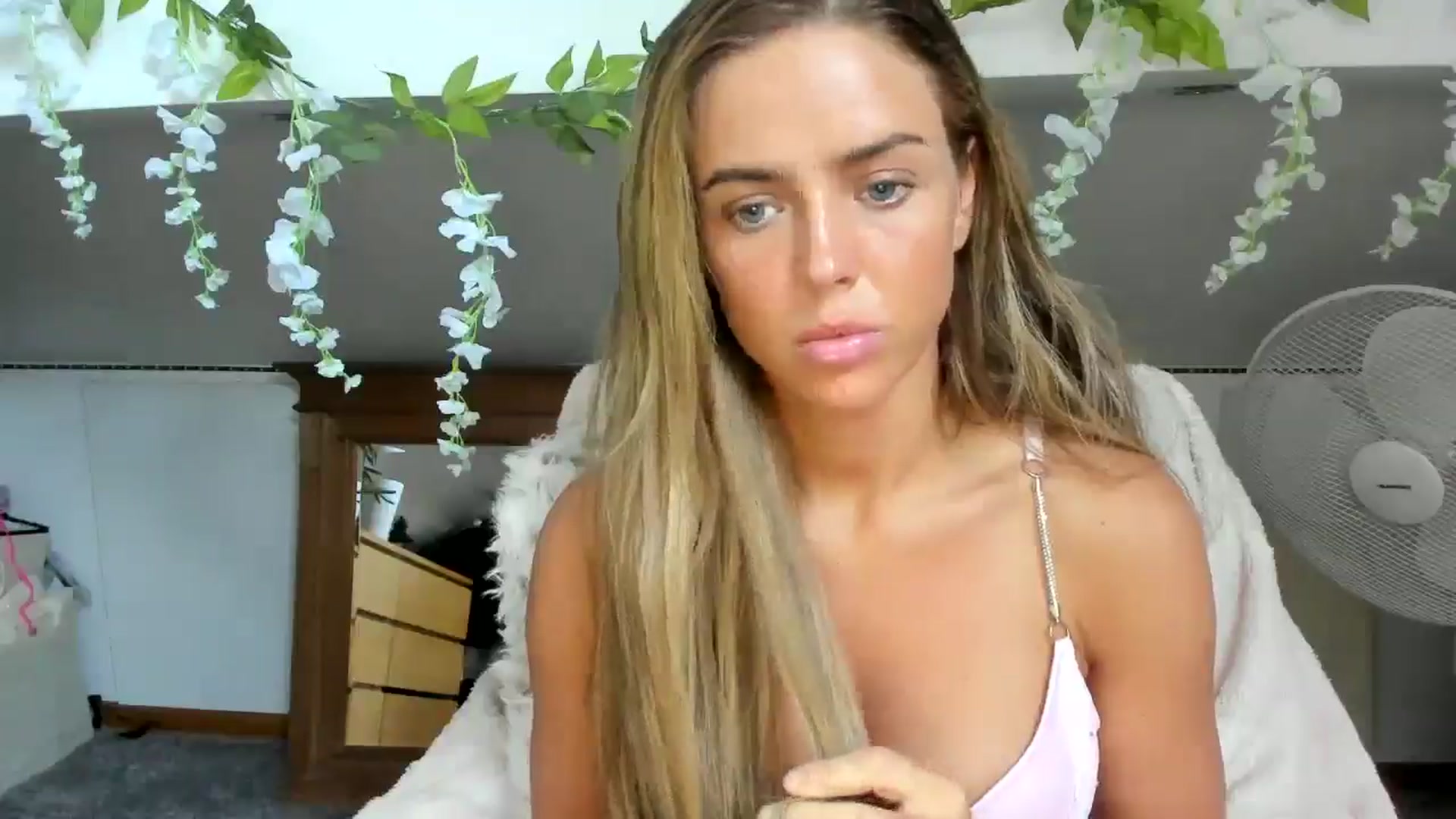 Gallery image thumbnail from Naughtygal22's myfreecams stream on, 05/13/2025, 08:08 image 20 of 20