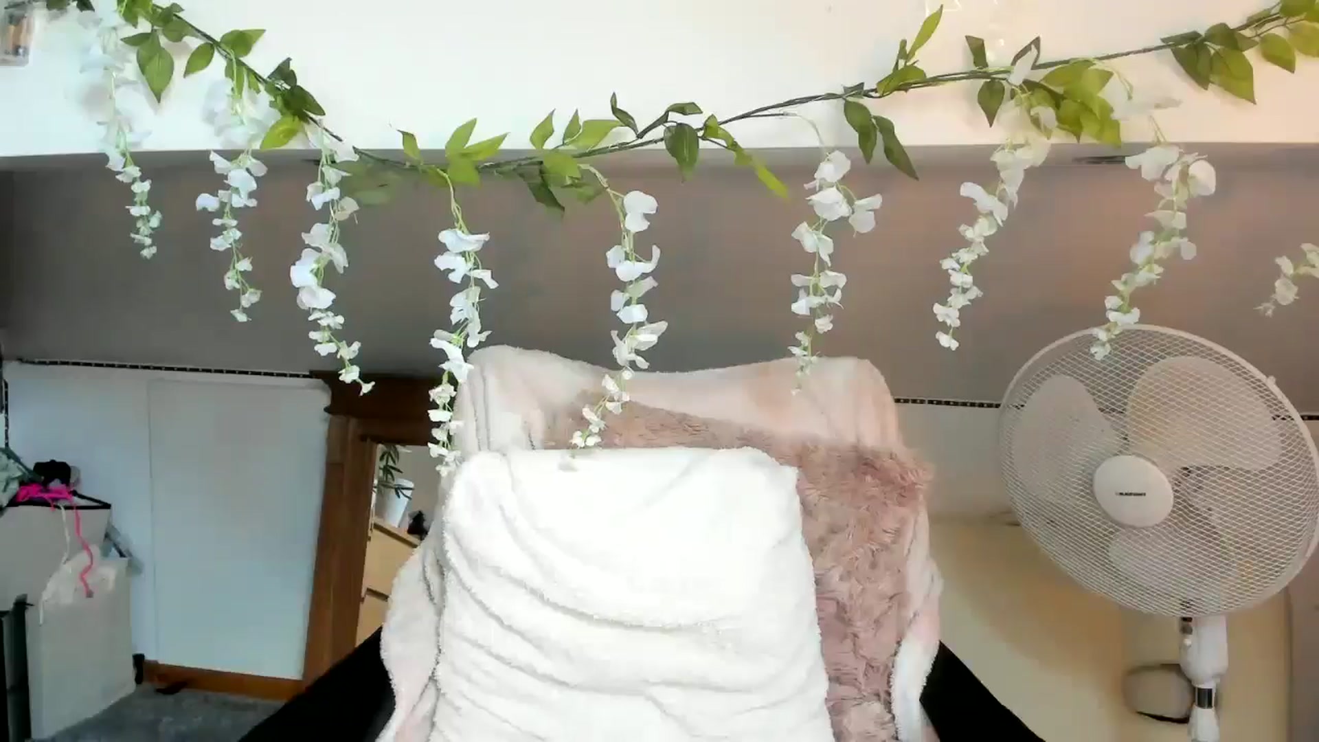 Gallery image thumbnail from Naughtygal22's myfreecams stream on, 05/14/2025, 09:36 image 18 of 20