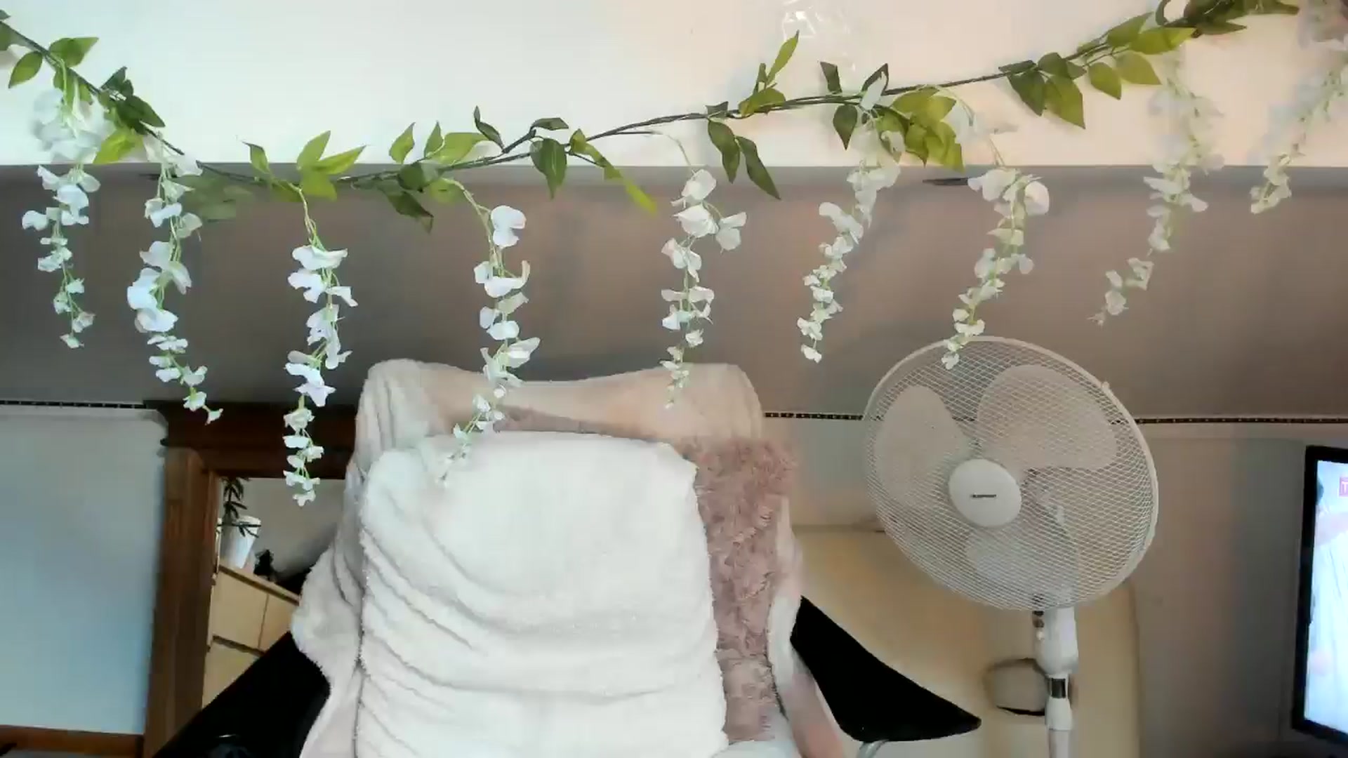 Gallery image thumbnail from Naughtygal22's myfreecams stream on, 05/14/2025, 09:36 image 14 of 20