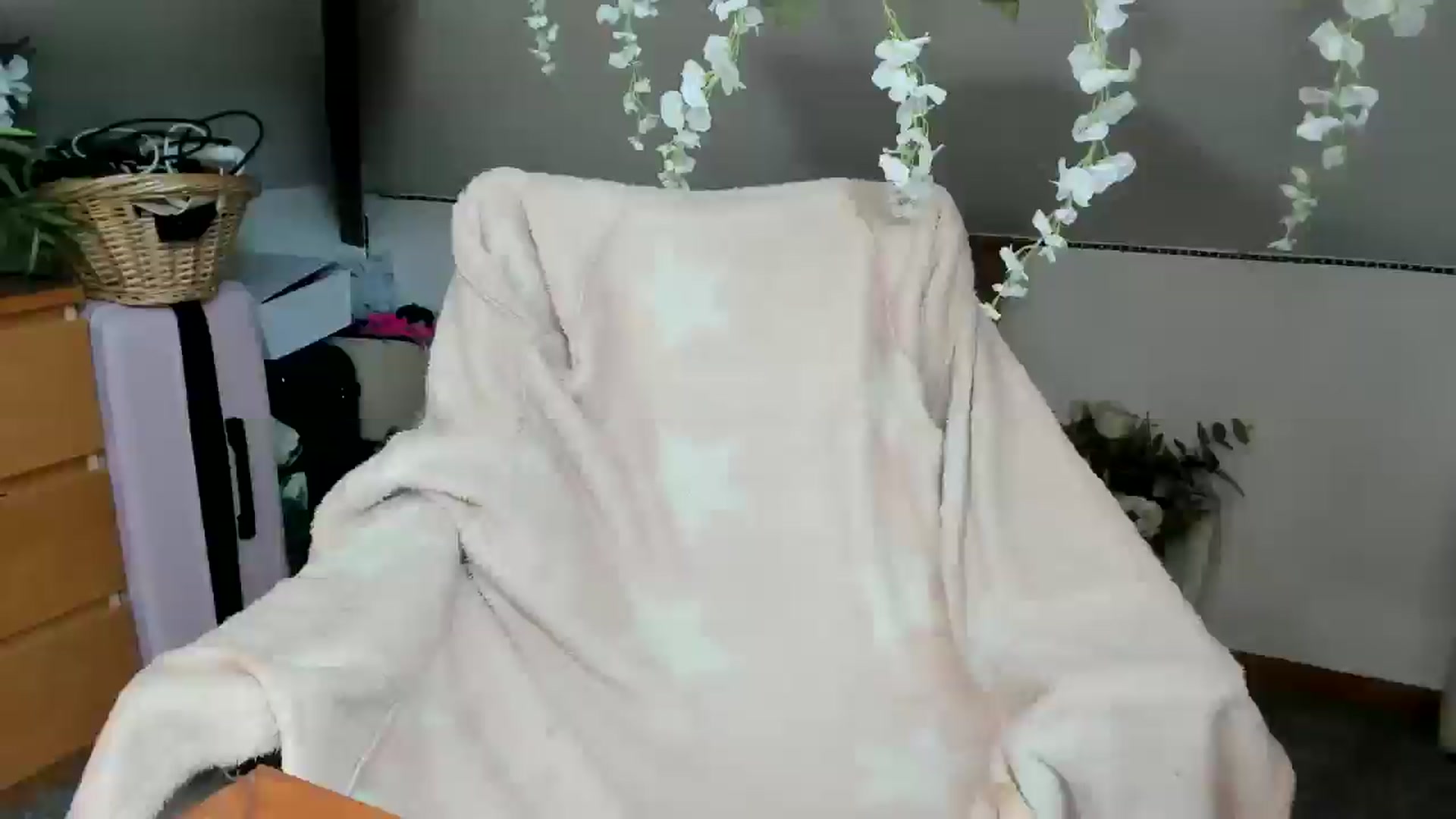 Gallery image thumbnail from Naughtygal22's myfreecams stream on, 05/19/2025, 15:37 image 2 of 20