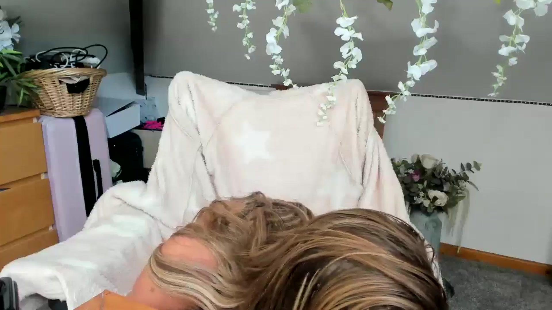 Gallery image thumbnail from Naughtygal22's myfreecams stream on, 05/19/2025, 15:37 image 3 of 20