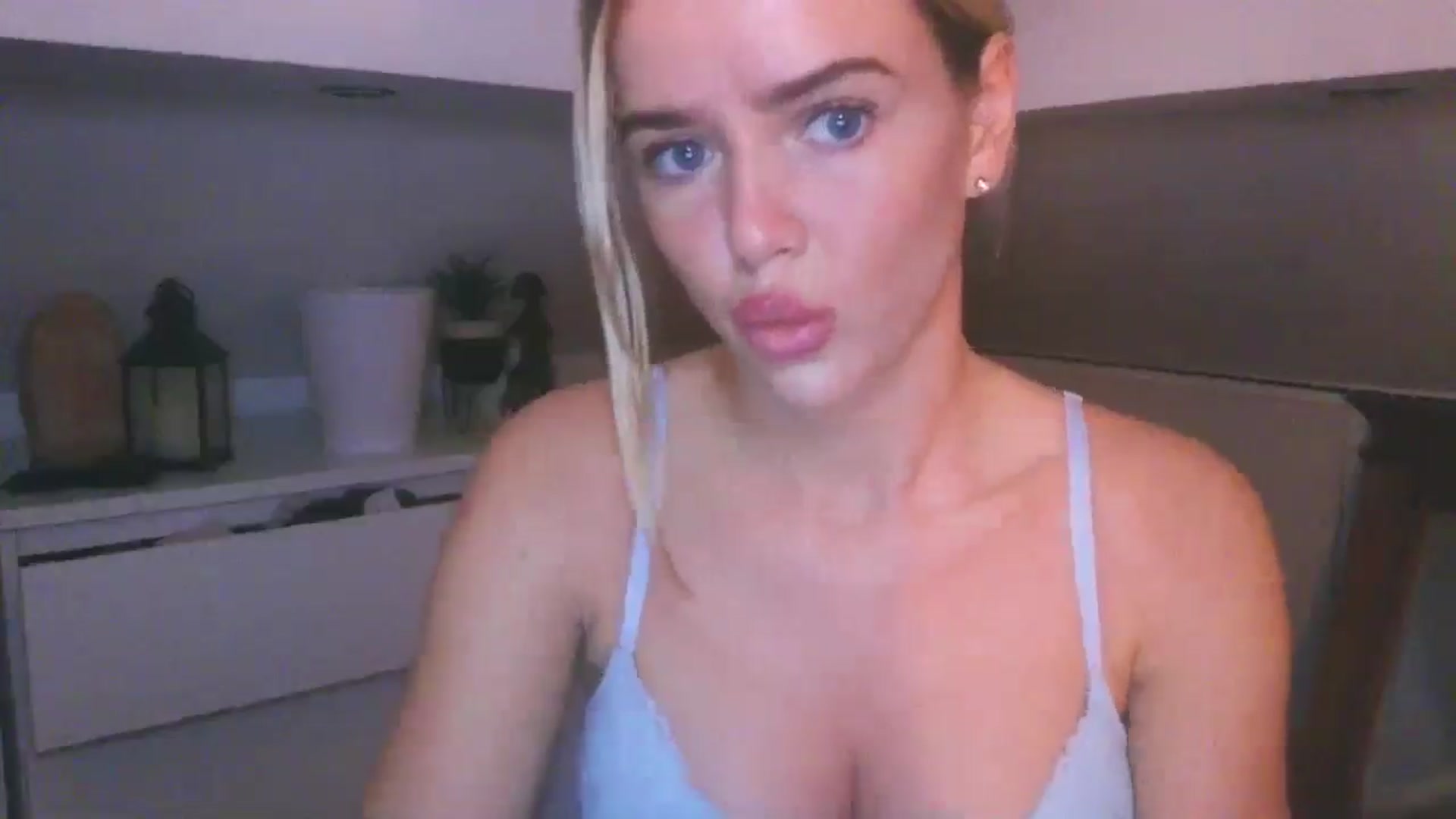 Gallery image thumbnail from Naughtygal22's myfreecams stream on, 01/22/2026, 08:11 image 8 of 20