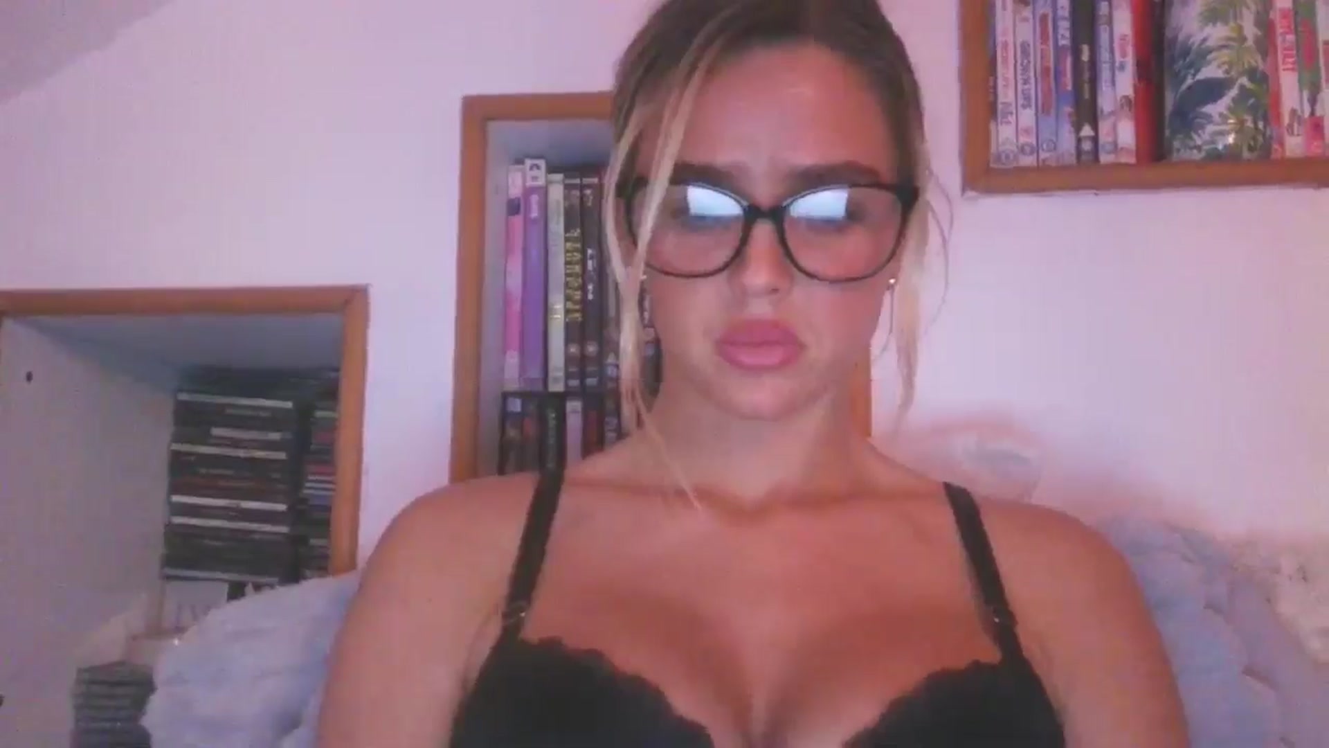 Gallery image thumbnail from Naughtygal22's myfreecams stream on, 01/27/2026, 18:51 image 18 of 20