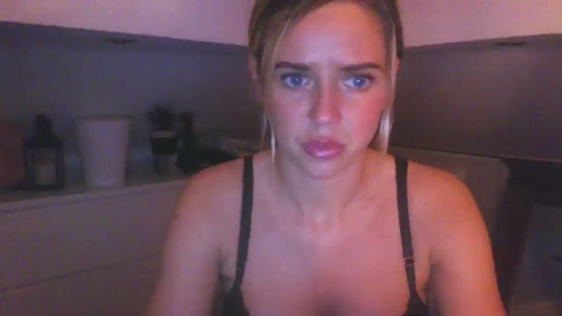 Gallery image thumbnail from Naughtygal22's myfreecams stream on, 01/27/2026, 21:22 image 10 of 20