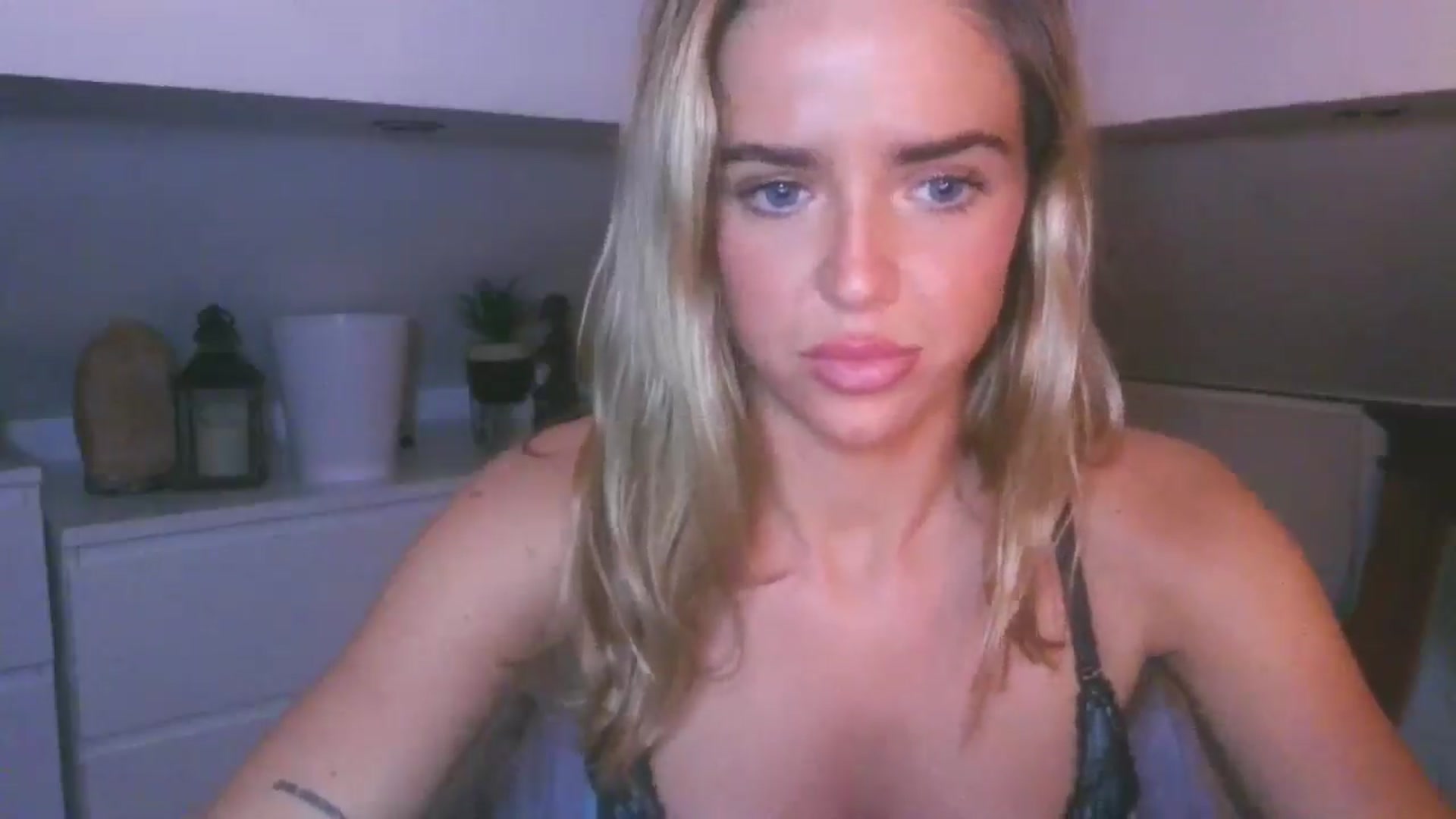 Gallery image thumbnail from Naughtygal22's myfreecams stream on, 02/01/2026, 19:47 image 16 of 20