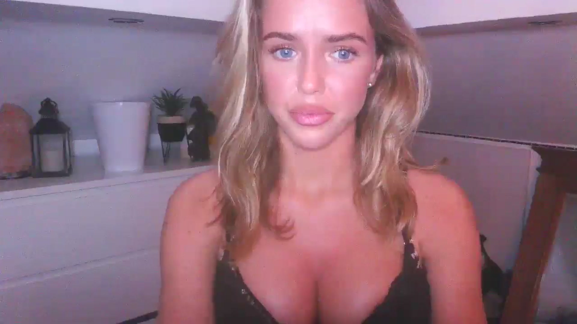 Gallery image thumbnail from Naughtygal22's myfreecams stream on, 02/06/2026, 20:30 image 4 of 20