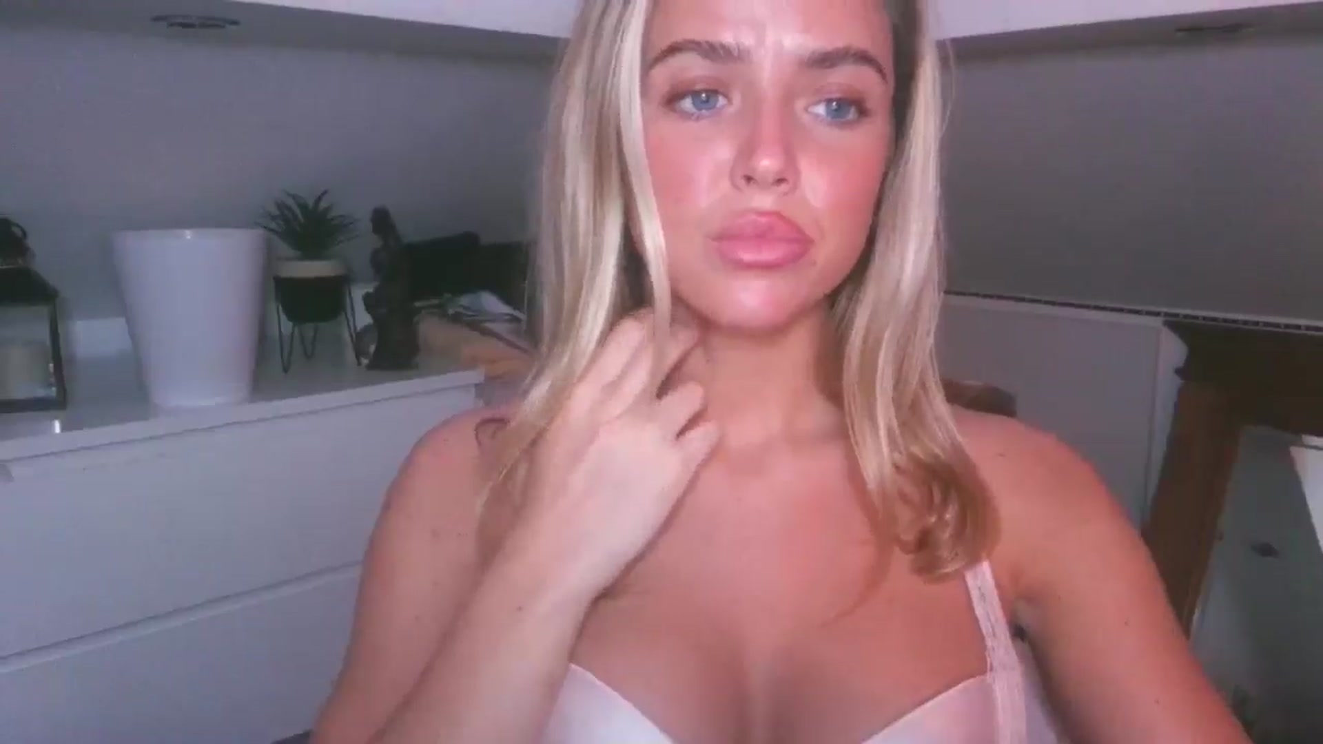 Gallery image thumbnail from Naughtygal22's myfreecams stream on, 02/21/2026, 17:12 image 7 of 20