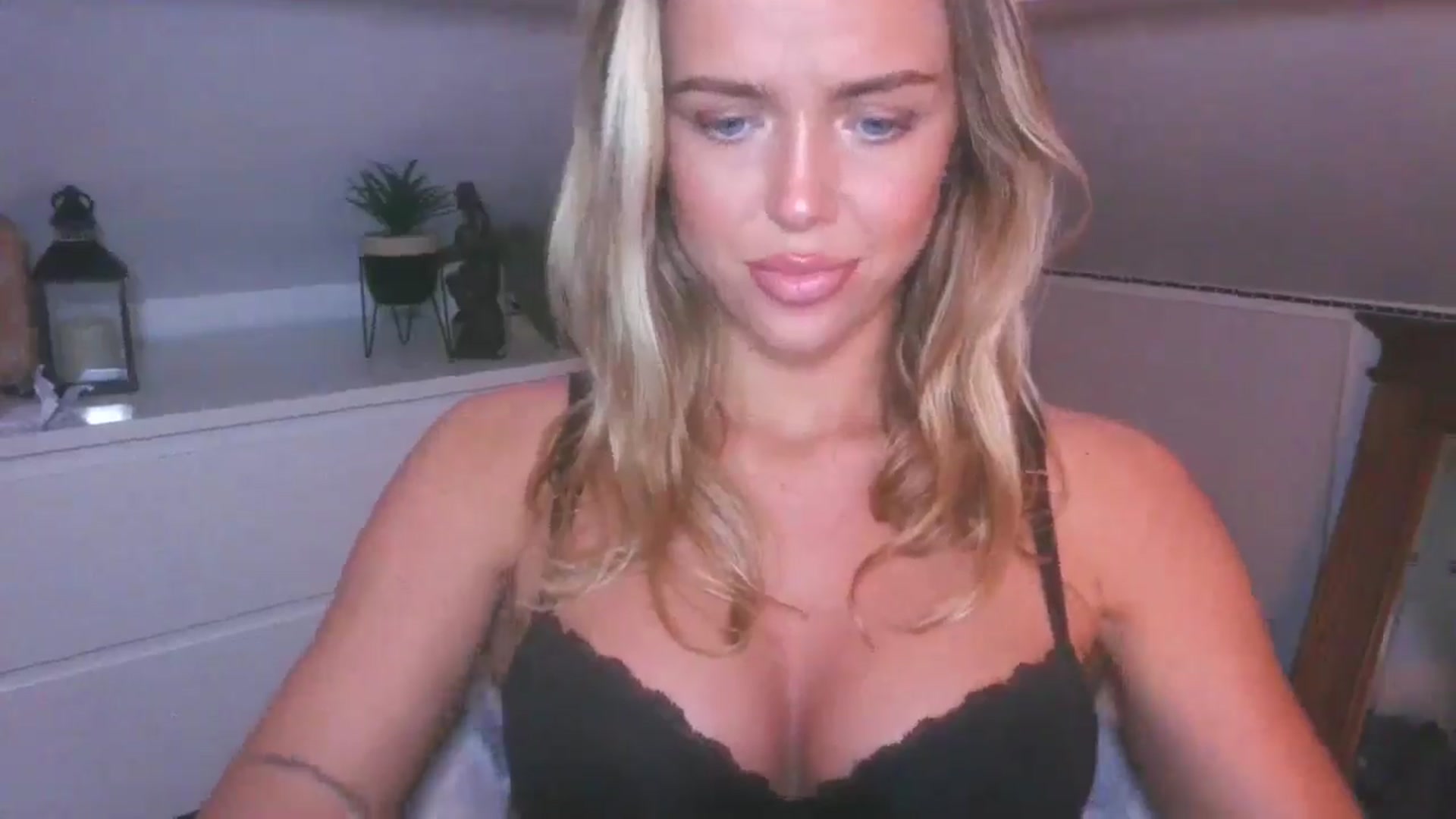 Gallery image thumbnail from Naughtygal22's myfreecams stream on, 03/02/2026, 20:00 image 19 of 20