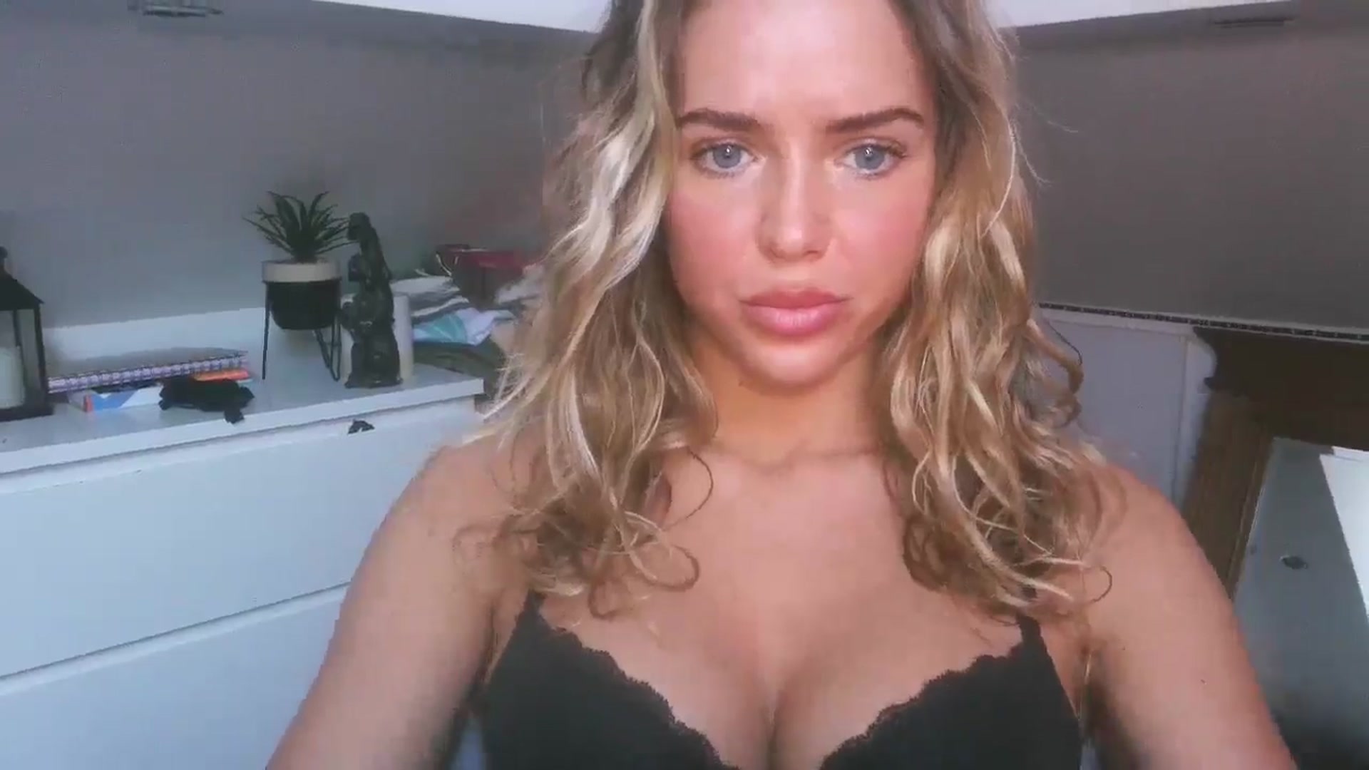 Gallery image thumbnail from Naughtygal22's myfreecams stream on, 03/26/2026, 08:56 image 15 of 20