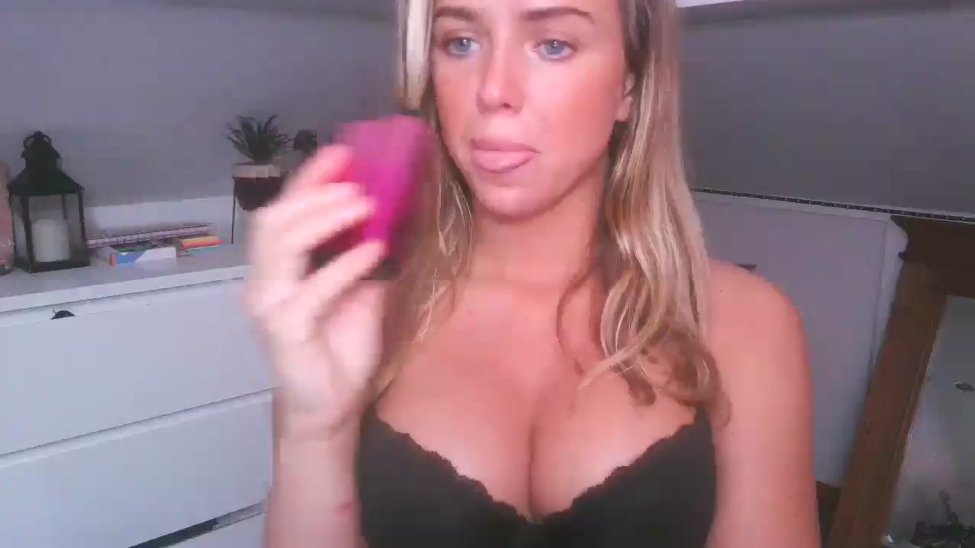 Gallery image thumbnail from Naughtygal22's myfreecams stream on, 03/31/2026, 08:35 image 13 of 20