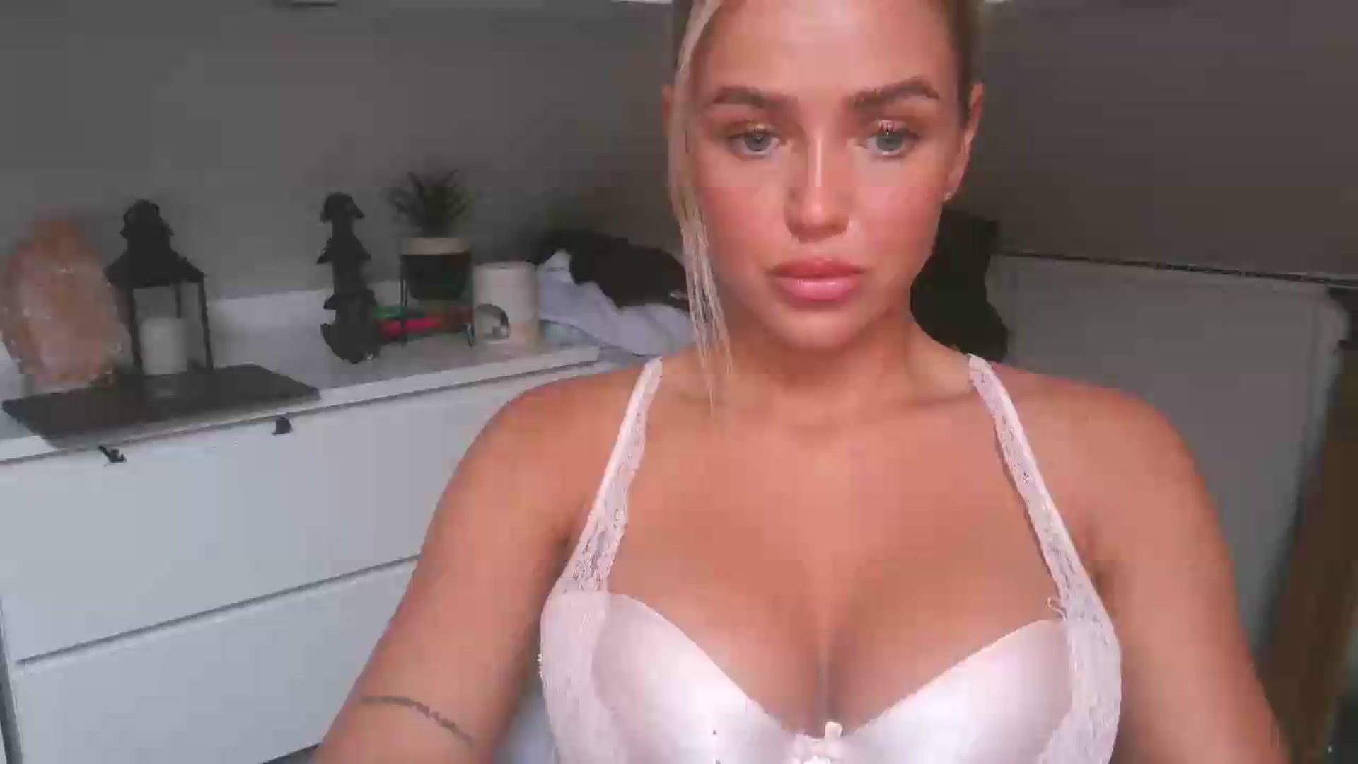 Gallery image thumbnail from Naughtygal22's myfreecams stream on, 06/01/2026, 10:29 image 1 of 20