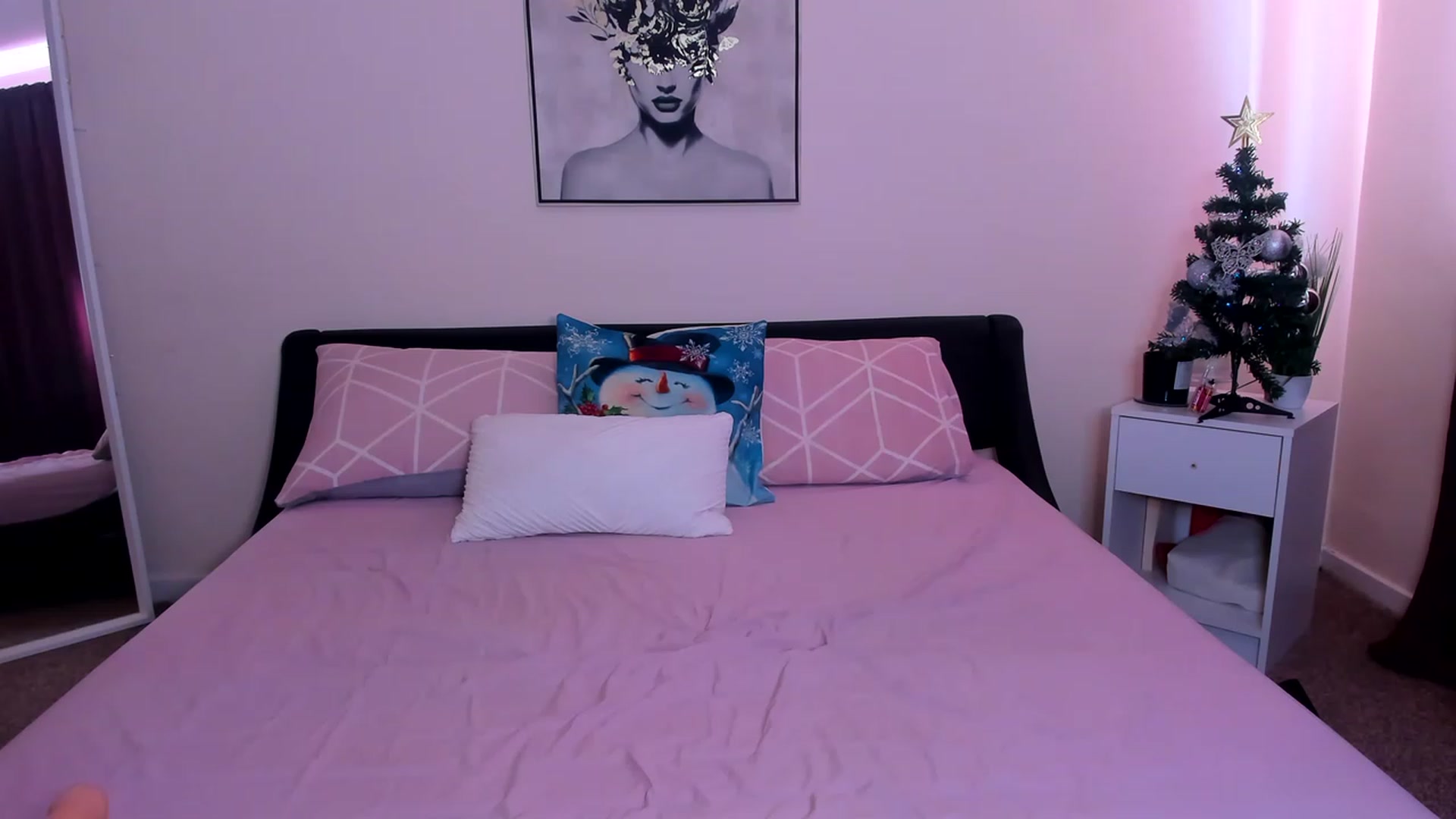 Gallery image thumbnail from Naughtymilf28's myfreecams stream on, 12/08/2022, 11:51 image 8 of 20