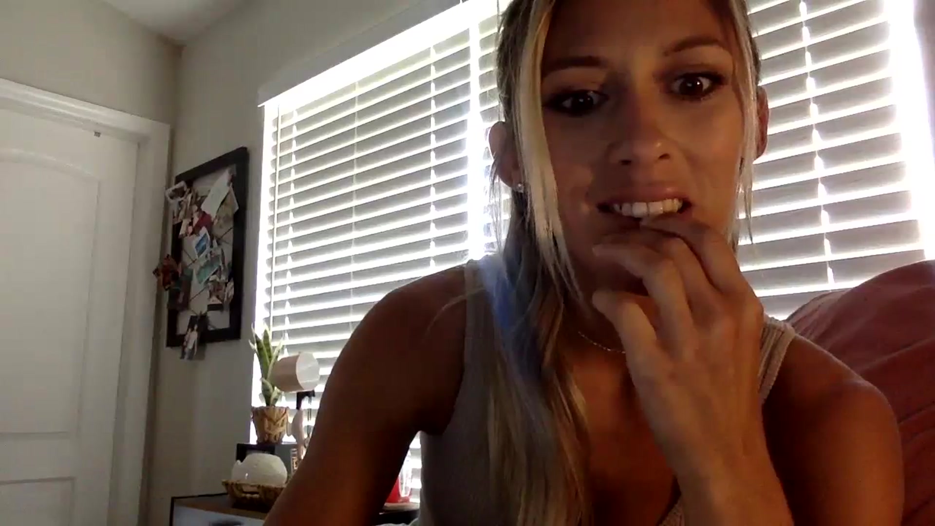 Gallery image thumbnail from Nautigirl01's myfreecams stream on, 08/13/2023, 22:00 image 3 of 20