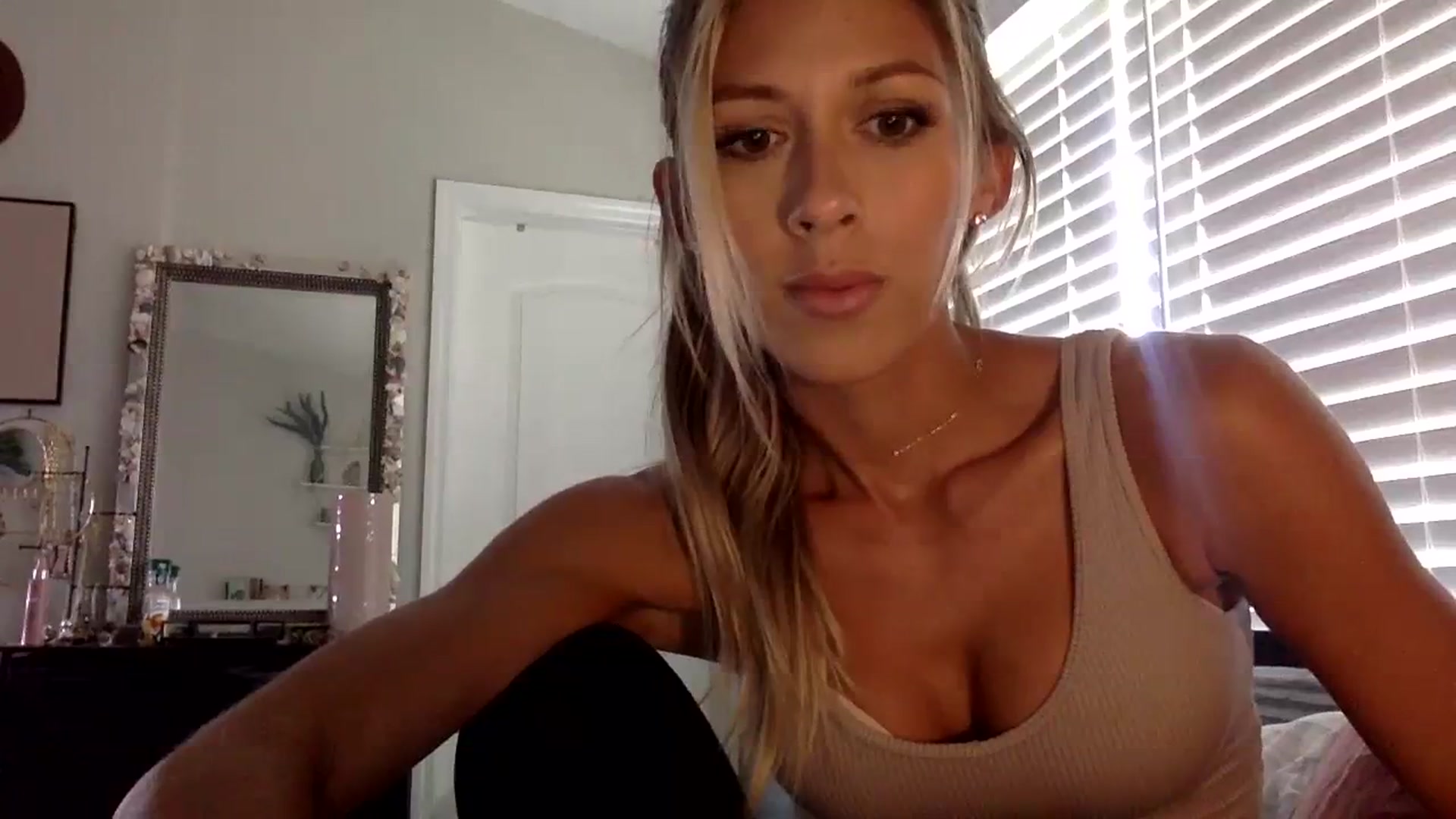 Gallery image thumbnail from Nautigirl01's myfreecams stream on, 08/13/2023, 22:00 image 20 of 20