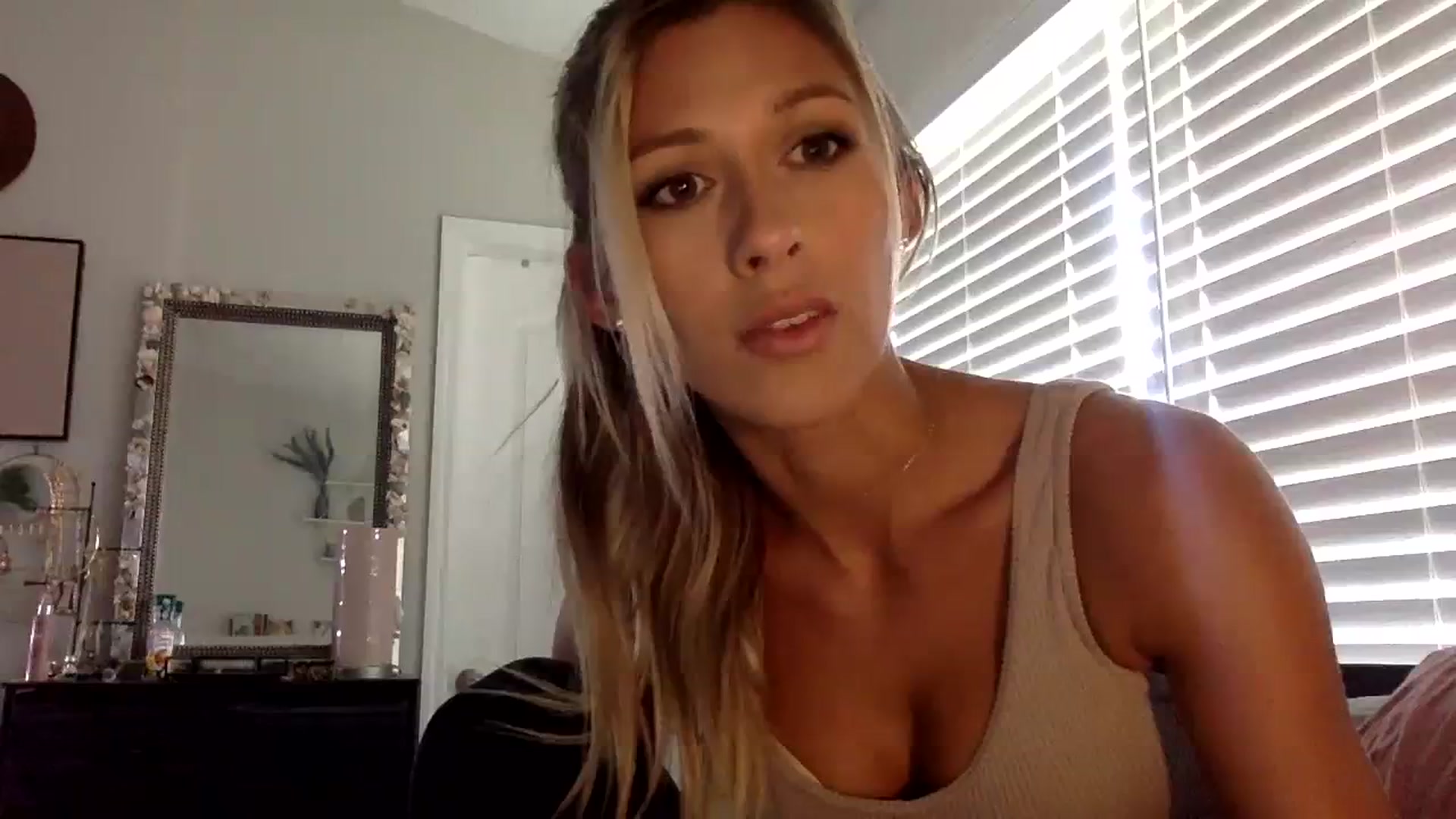 Gallery image thumbnail from Nautigirl01's myfreecams stream on, 08/13/2023, 22:00 image 18 of 20