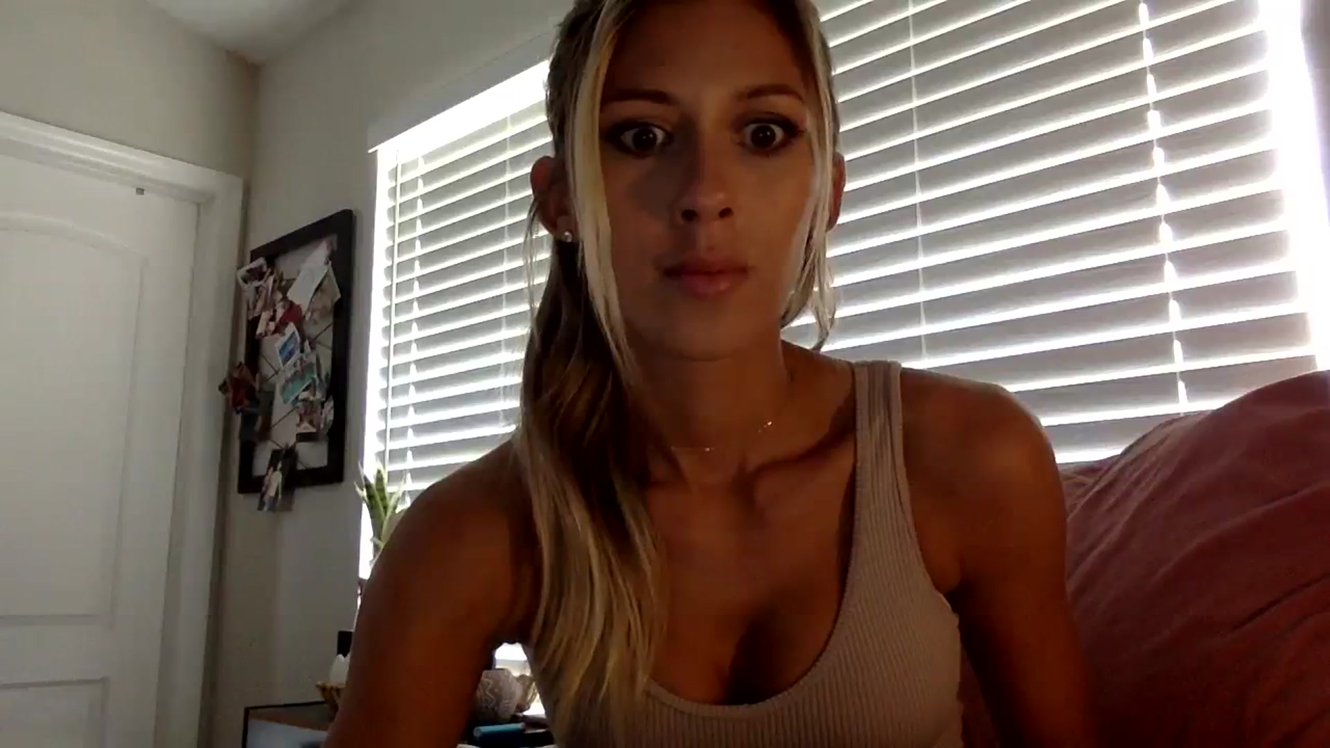 Gallery image thumbnail from Nautigirl01's myfreecams stream on, 08/13/2023, 22:00 image 2 of 20