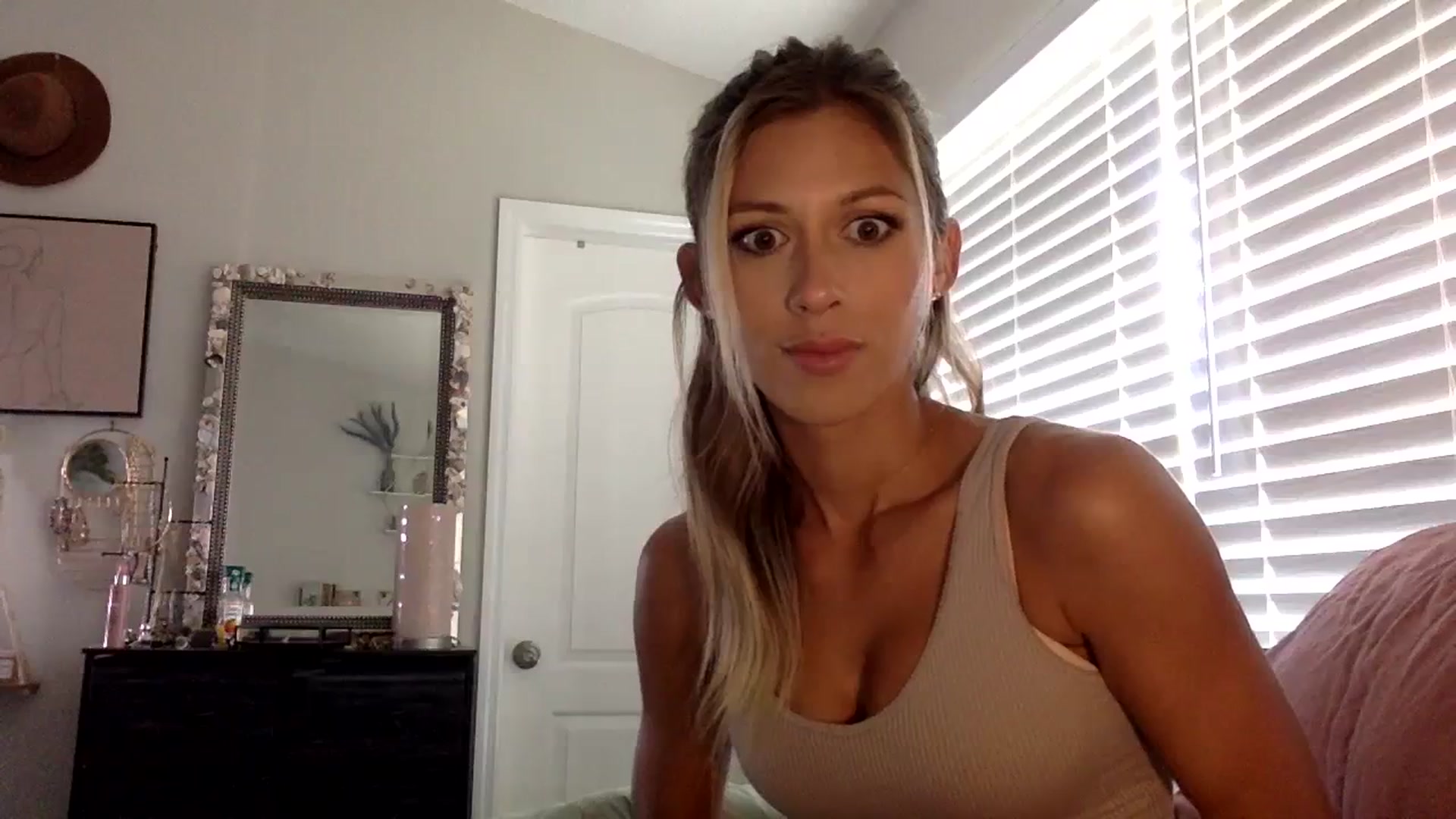 Gallery image thumbnail from Nautigirl01's myfreecams stream on, 08/13/2023, 22:00 image 4 of 20