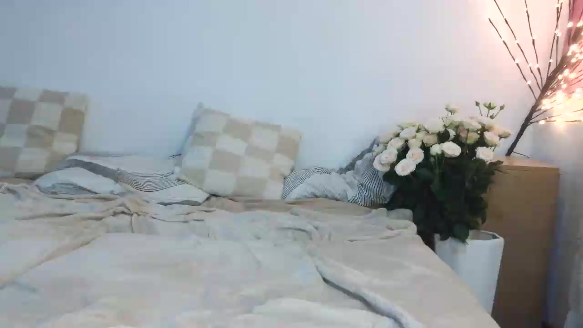 Gallery image thumbnail from NayaFrost's myfreecams stream on, 08/13/2026, 16:17 image 13 of 20