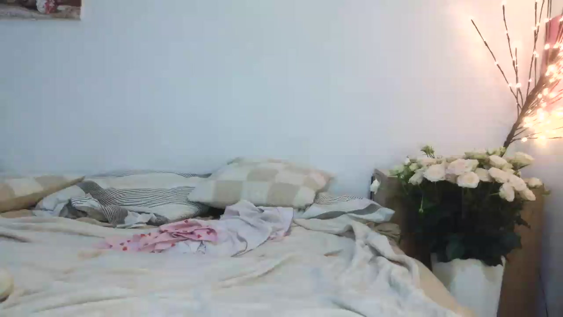 Gallery image thumbnail from NayaFrost's myfreecams stream on, 08/16/2026, 16:40 image 14 of 20
