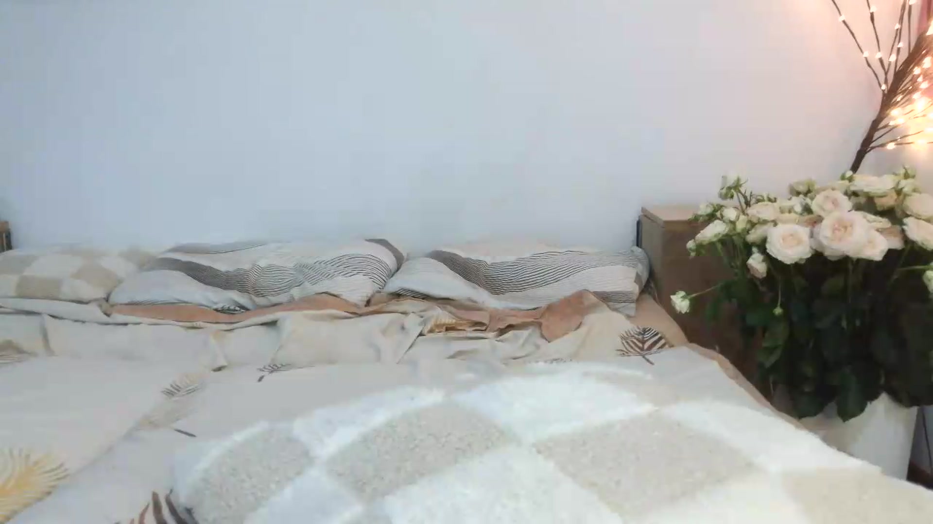 Gallery image thumbnail from NayaFrost's myfreecams stream on, 08/19/2026, 11:30 image 18 of 20