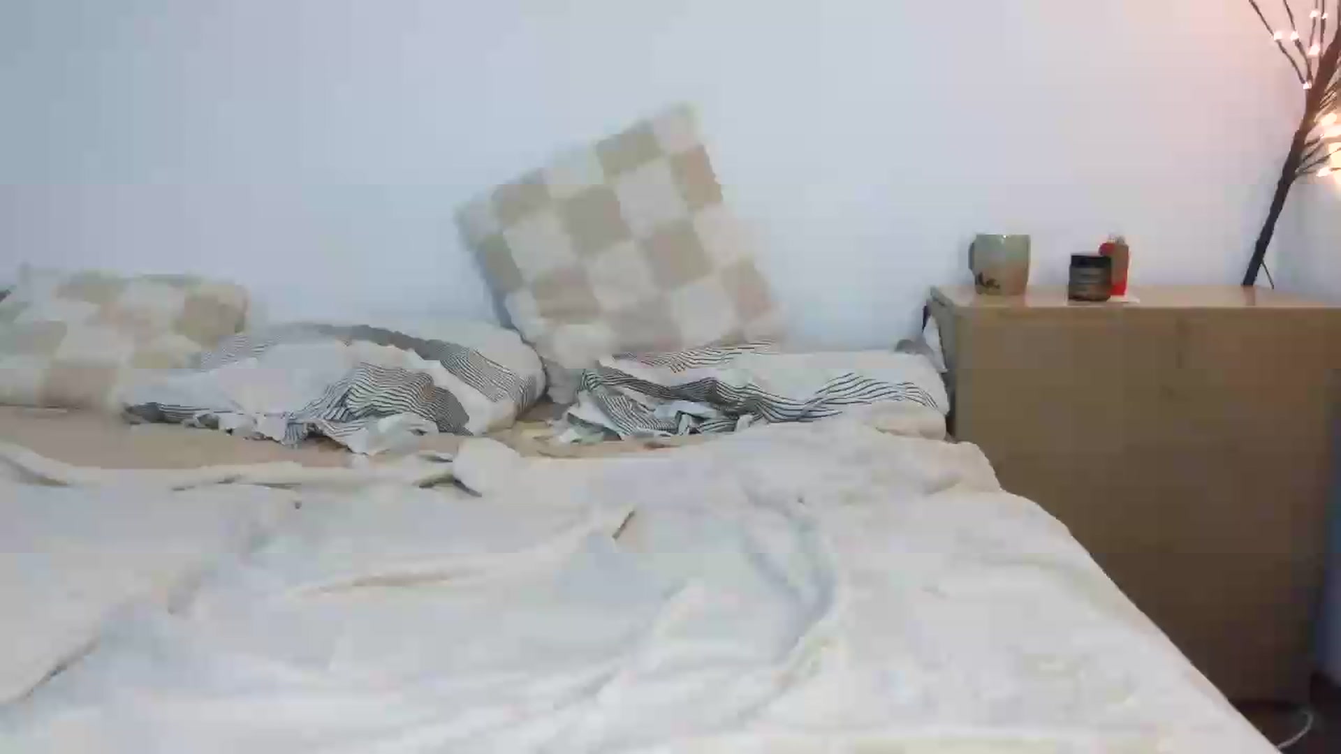 Gallery image thumbnail from NayaFrost's myfreecams stream on, 08/28/2026, 14:13 image 13 of 20