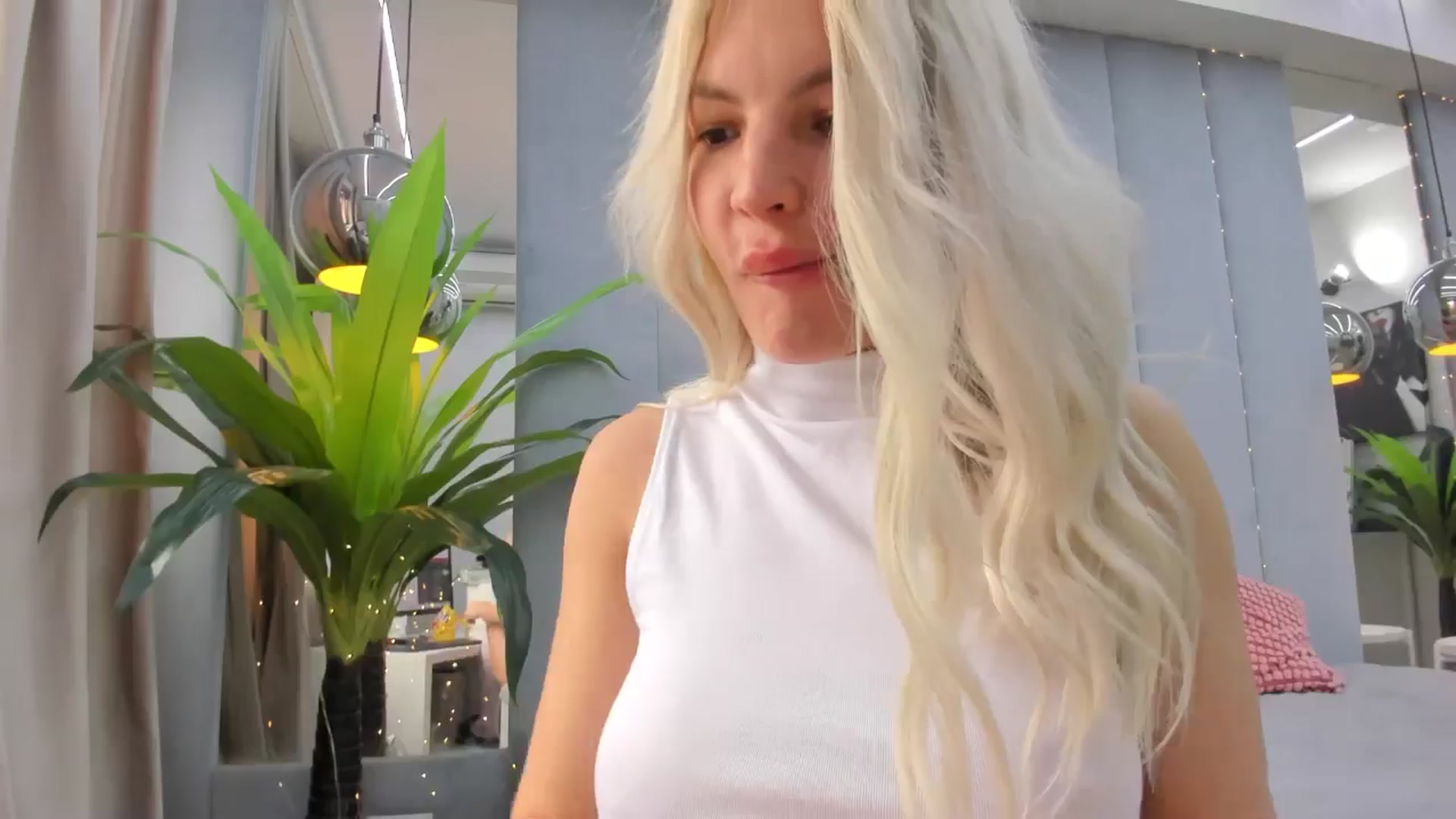 Gallery image thumbnail from NayraDream's myfreecams stream on, 04/15/2025, 09:16 image 18 of 20
