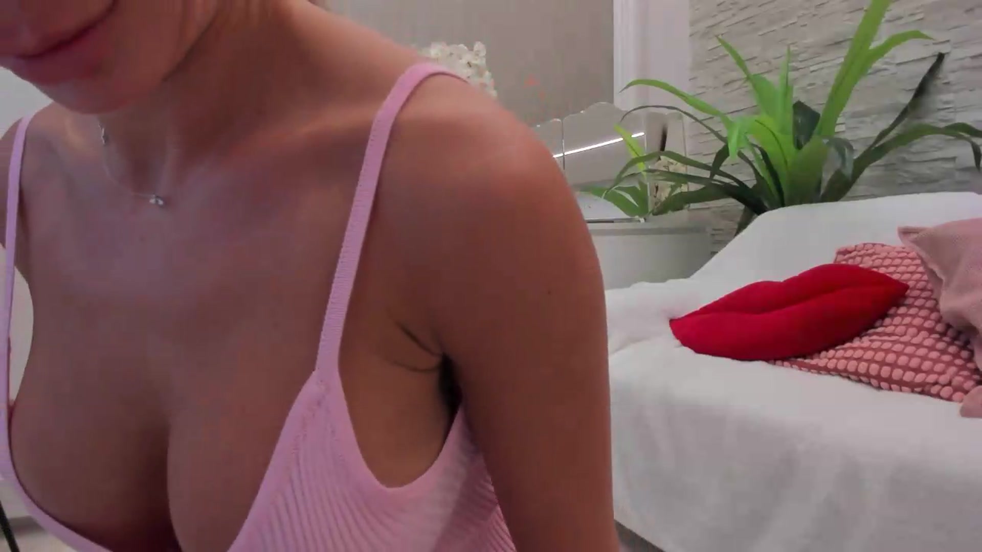 Gallery image thumbnail from NayraDream's myfreecams stream on, 06/28/2026, 17:19 image 3 of 20