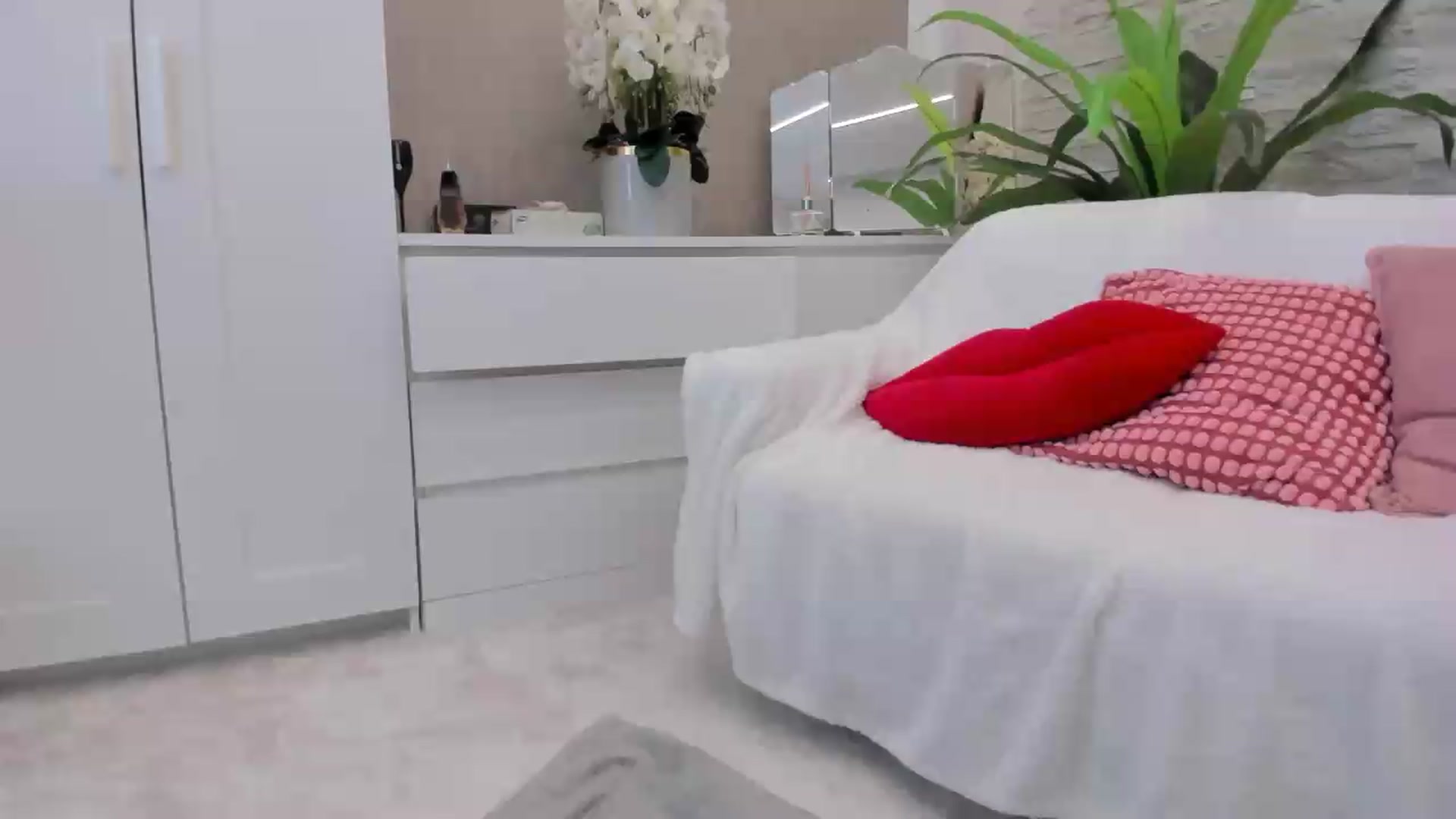 Gallery image thumbnail from NayraDream's myfreecams stream on, 06/29/2026, 08:14 image 1 of 20