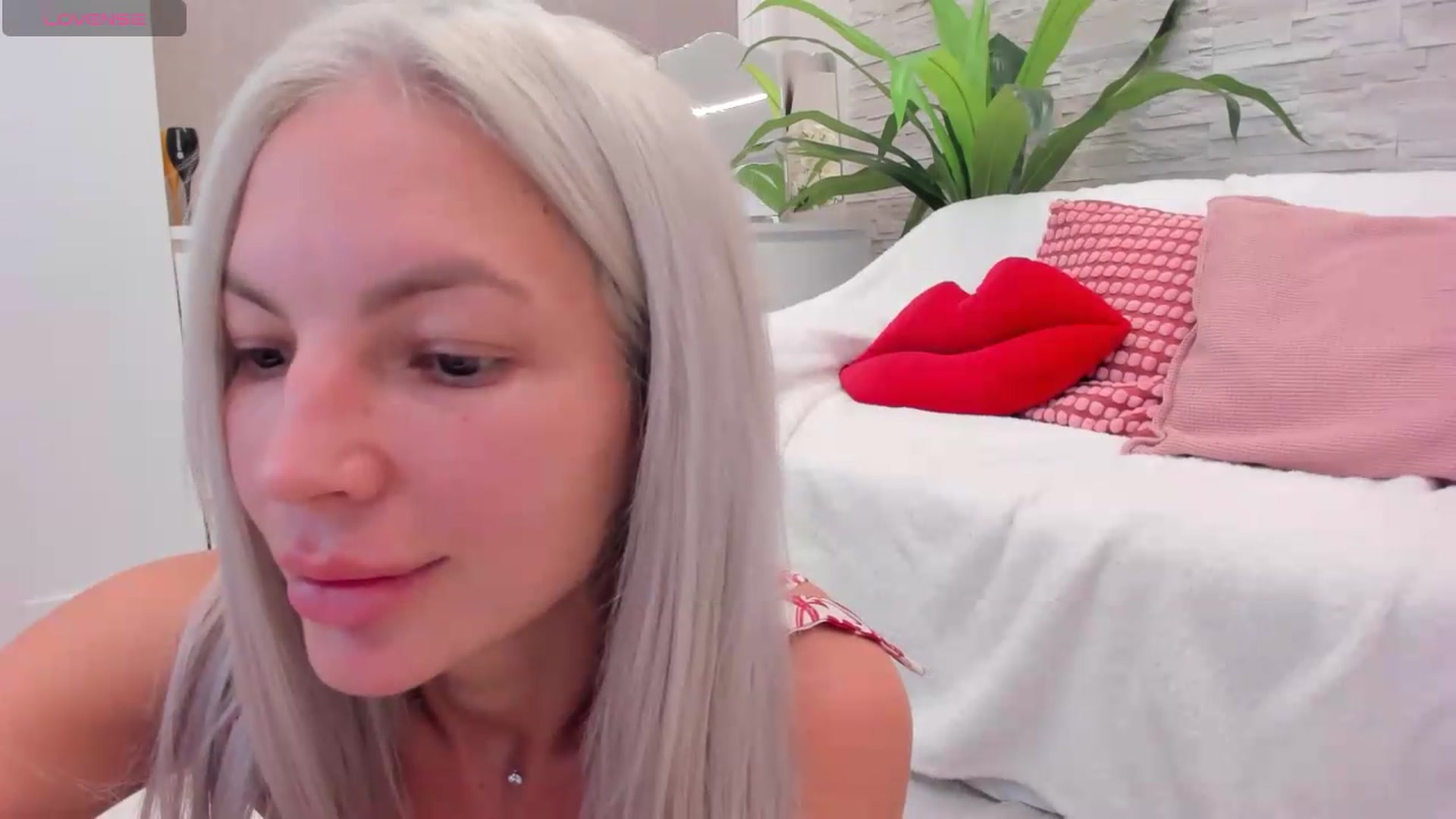 Gallery image thumbnail from NayraDream's myfreecams stream on, 07/18/2026, 10:59 image 4 of 20