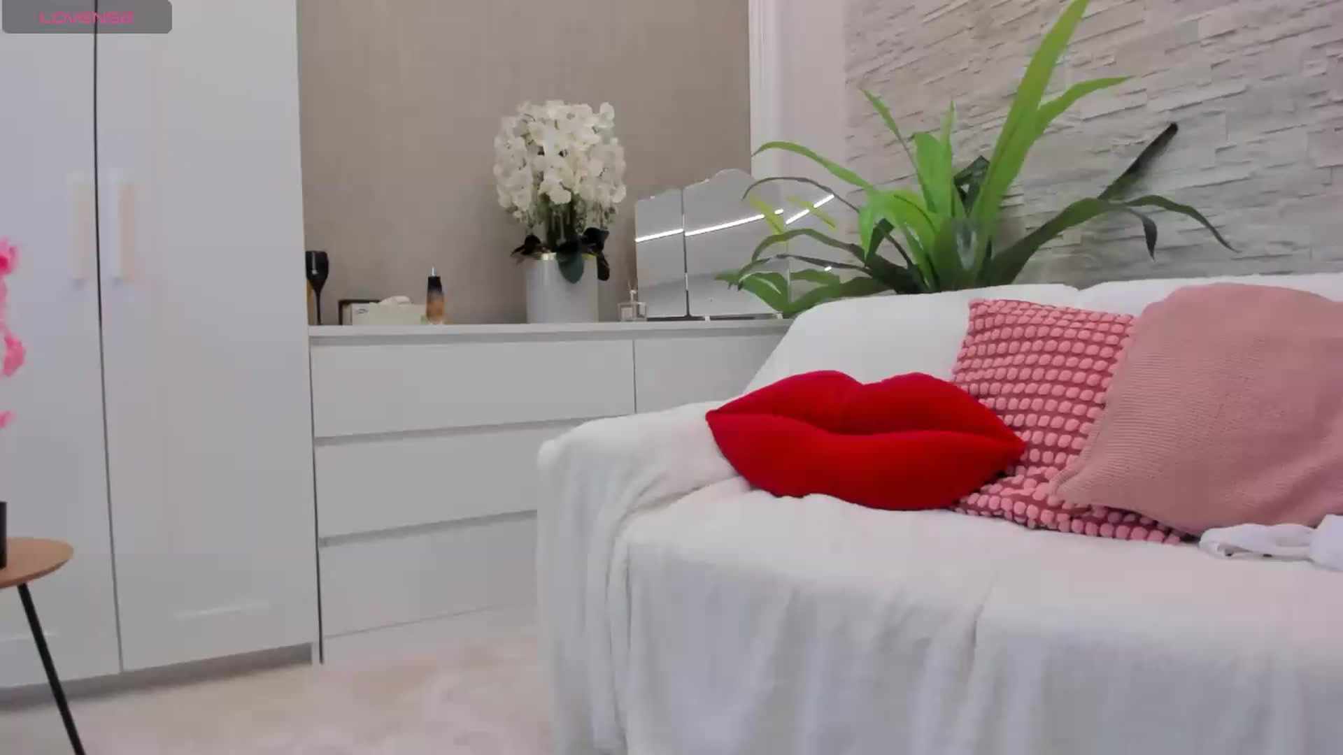 Gallery image thumbnail from NayraDream's myfreecams stream on, 07/29/2026, 08:39 image 14 of 20