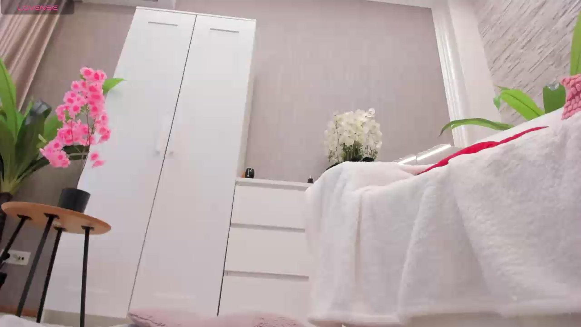 Gallery image thumbnail from NayraDream's myfreecams stream on, 07/31/2026, 12:44 image 18 of 20