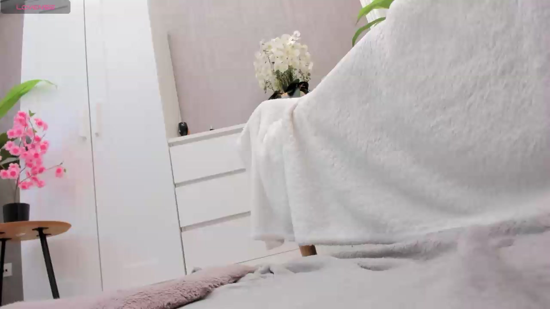 Gallery image thumbnail from NayraDream's myfreecams stream on, 09/06/2026, 09:35 image 5 of 20