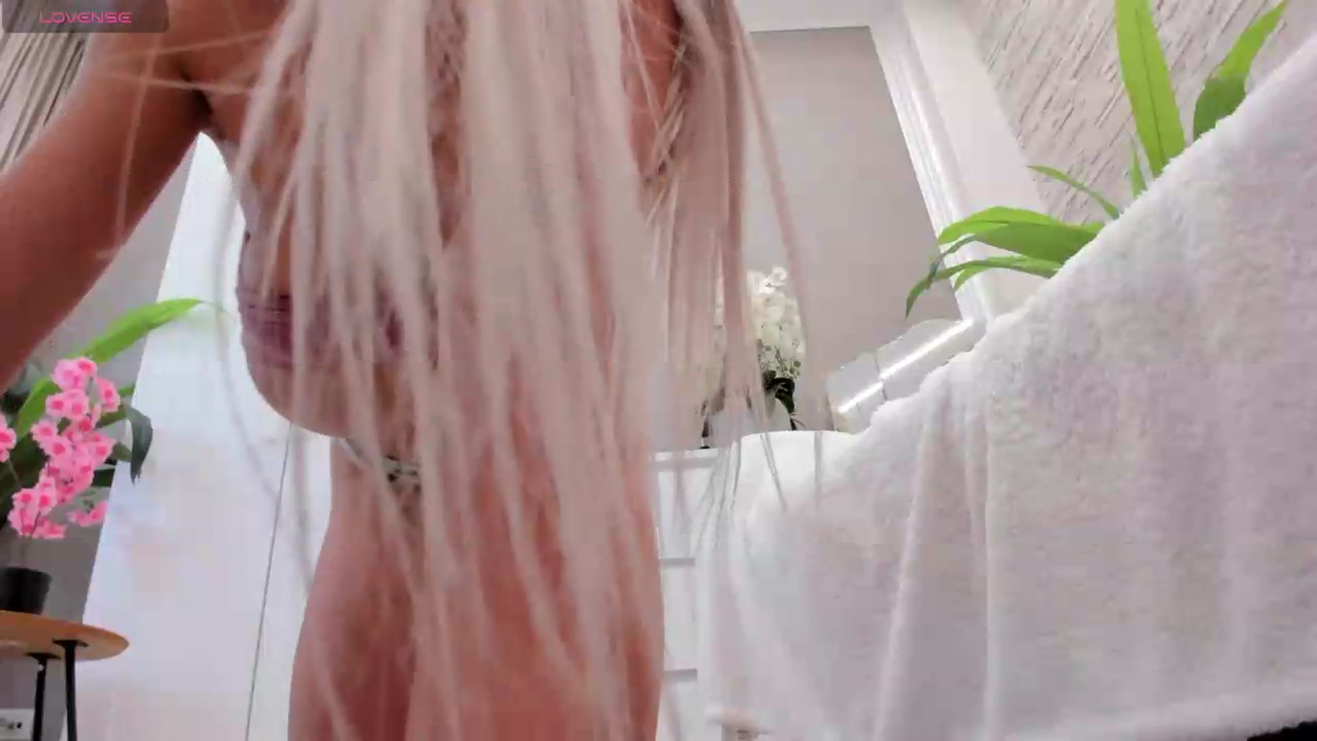 Gallery image thumbnail from NayraDream's myfreecams stream on, 09/19/2026, 07:54 image 14 of 20