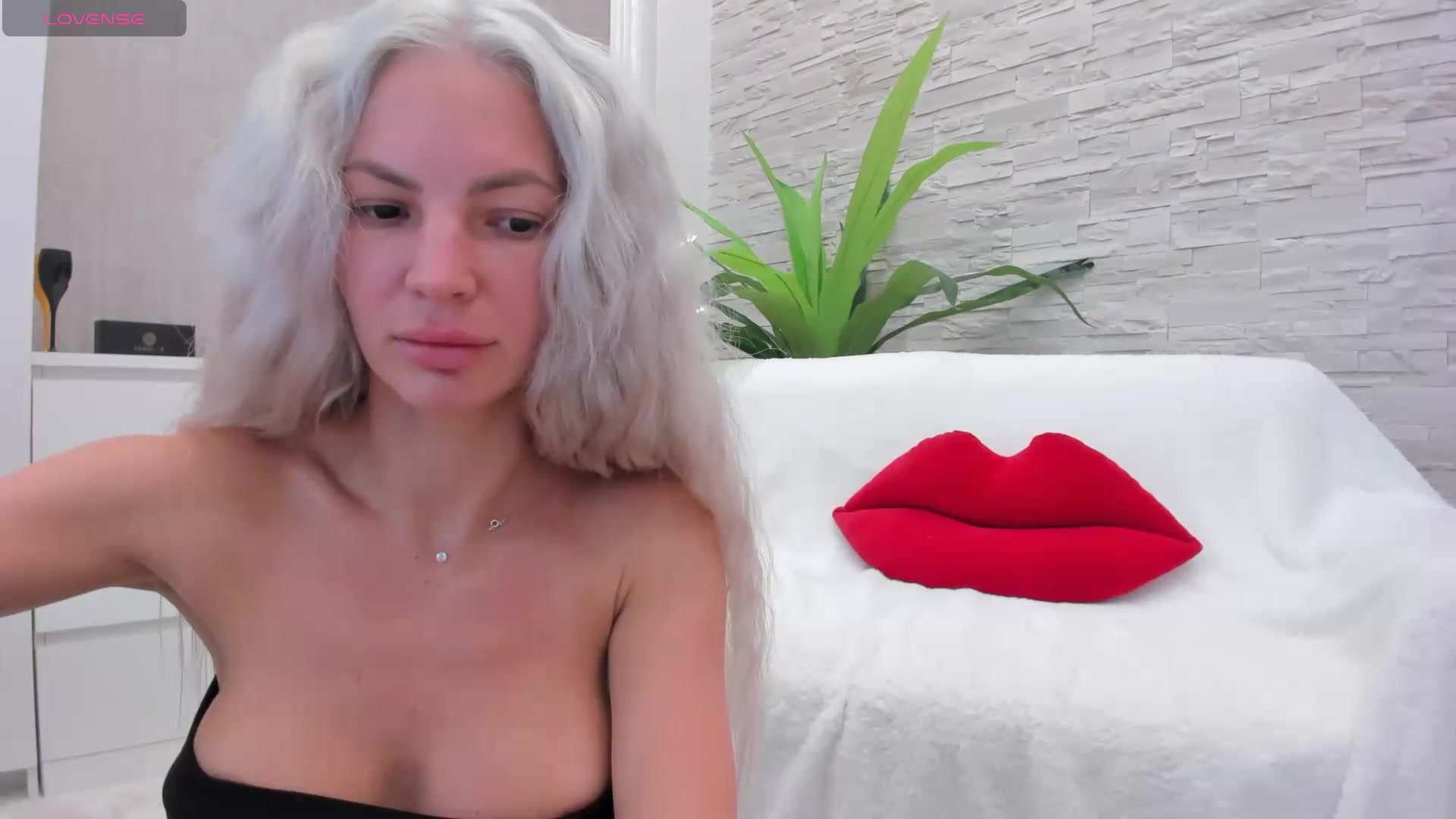 Gallery image thumbnail from NayraDream's myfreecams stream on, 09/23/2026, 10:39 image 7 of 20