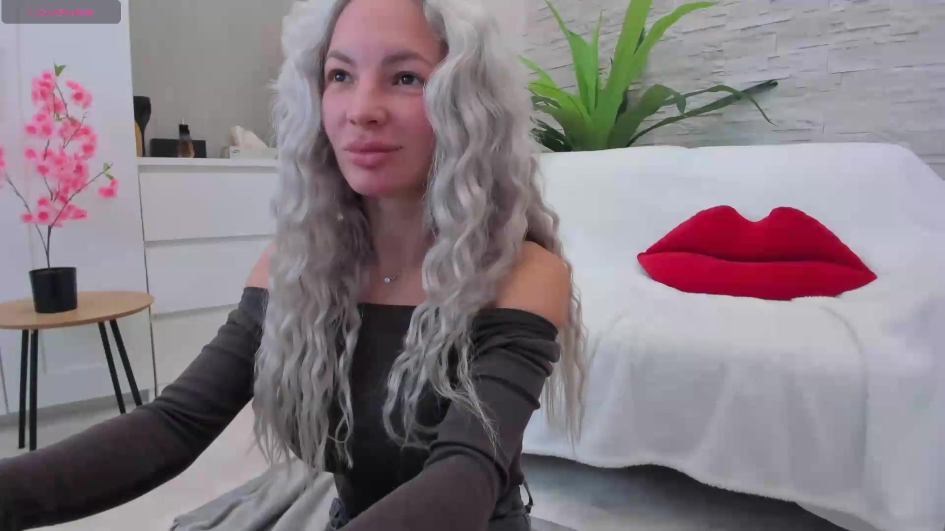 Gallery image thumbnail from NayraDream's myfreecams stream on, 09/30/2026, 08:05 image 12 of 20