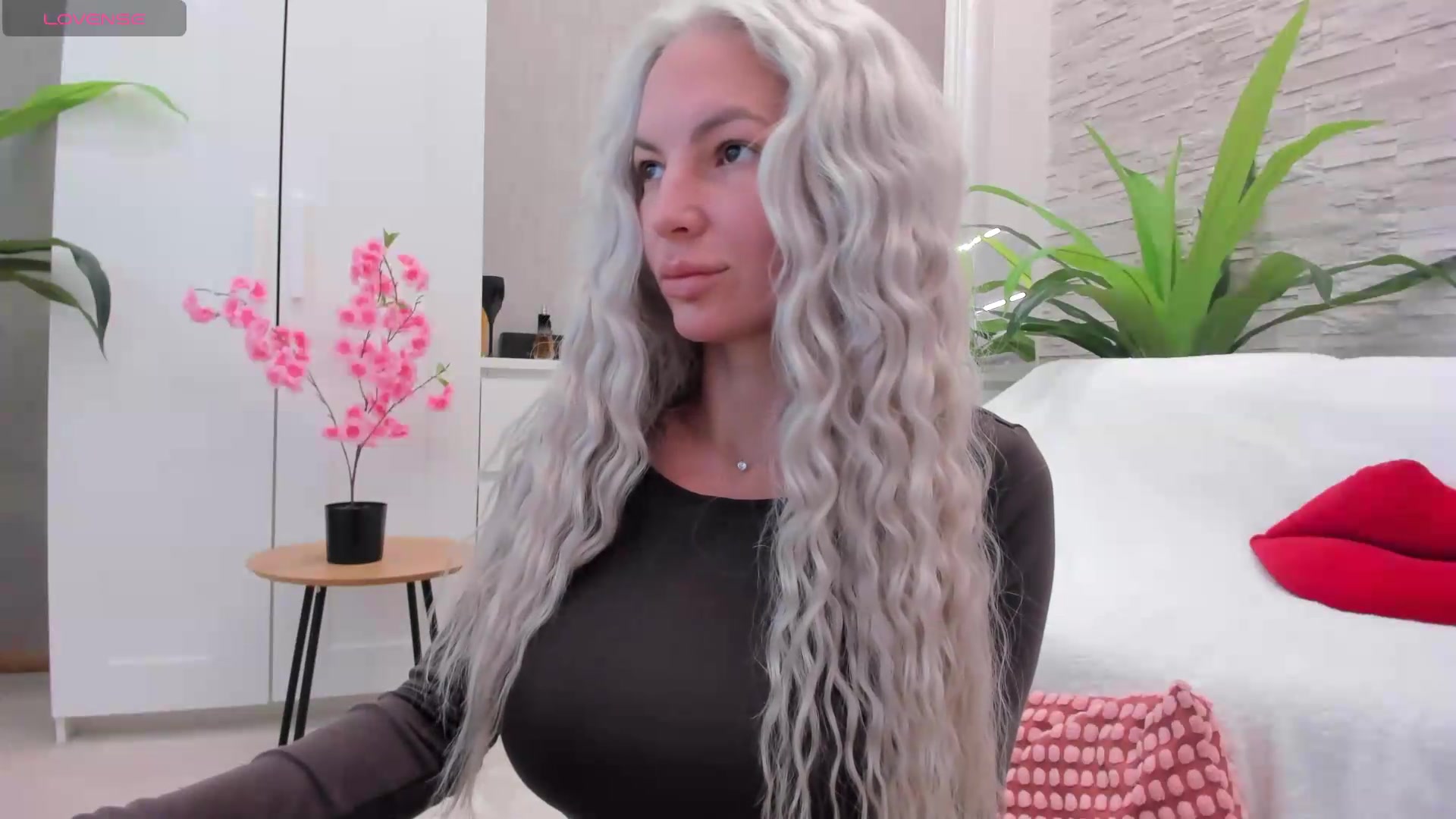 Gallery image thumbnail from NayraDream's myfreecams stream on, 09/30/2026, 11:37 image 11 of 20