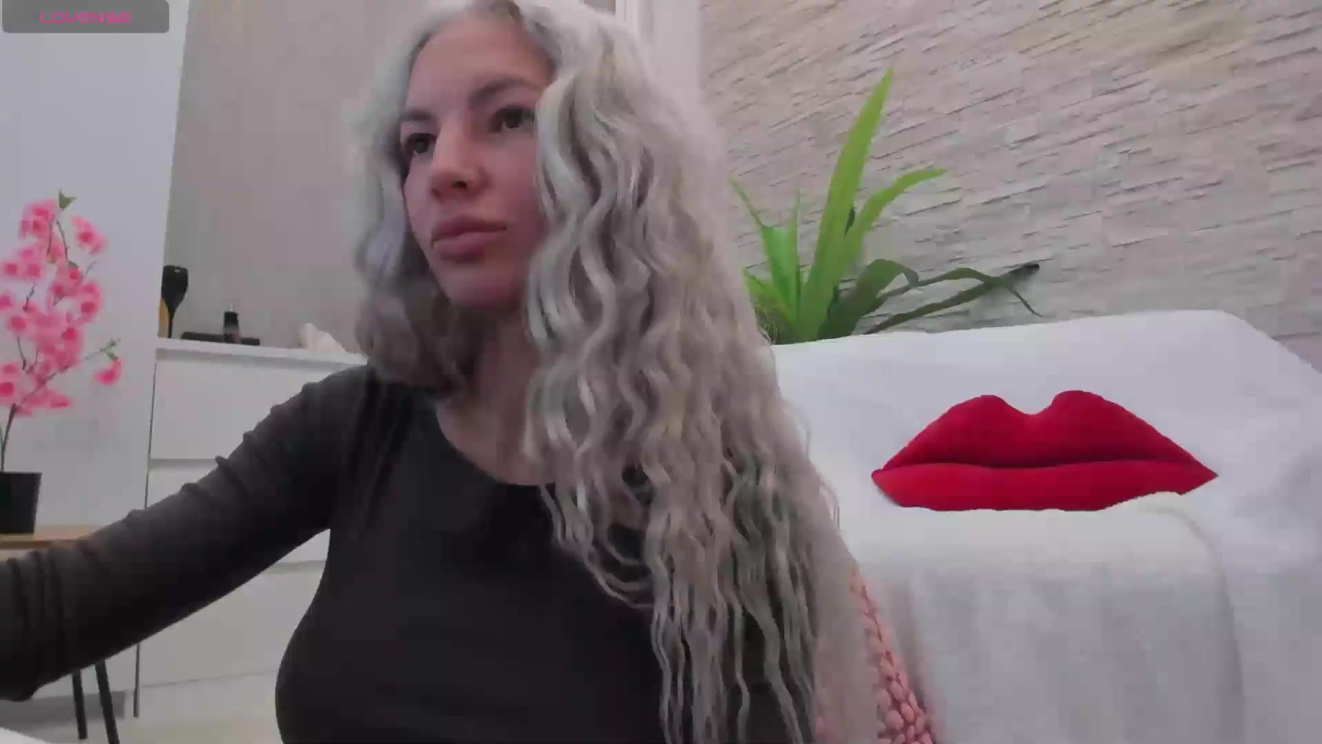 Gallery image thumbnail from NayraDream's myfreecams stream on, 09/30/2026, 11:37 image 2 of 20