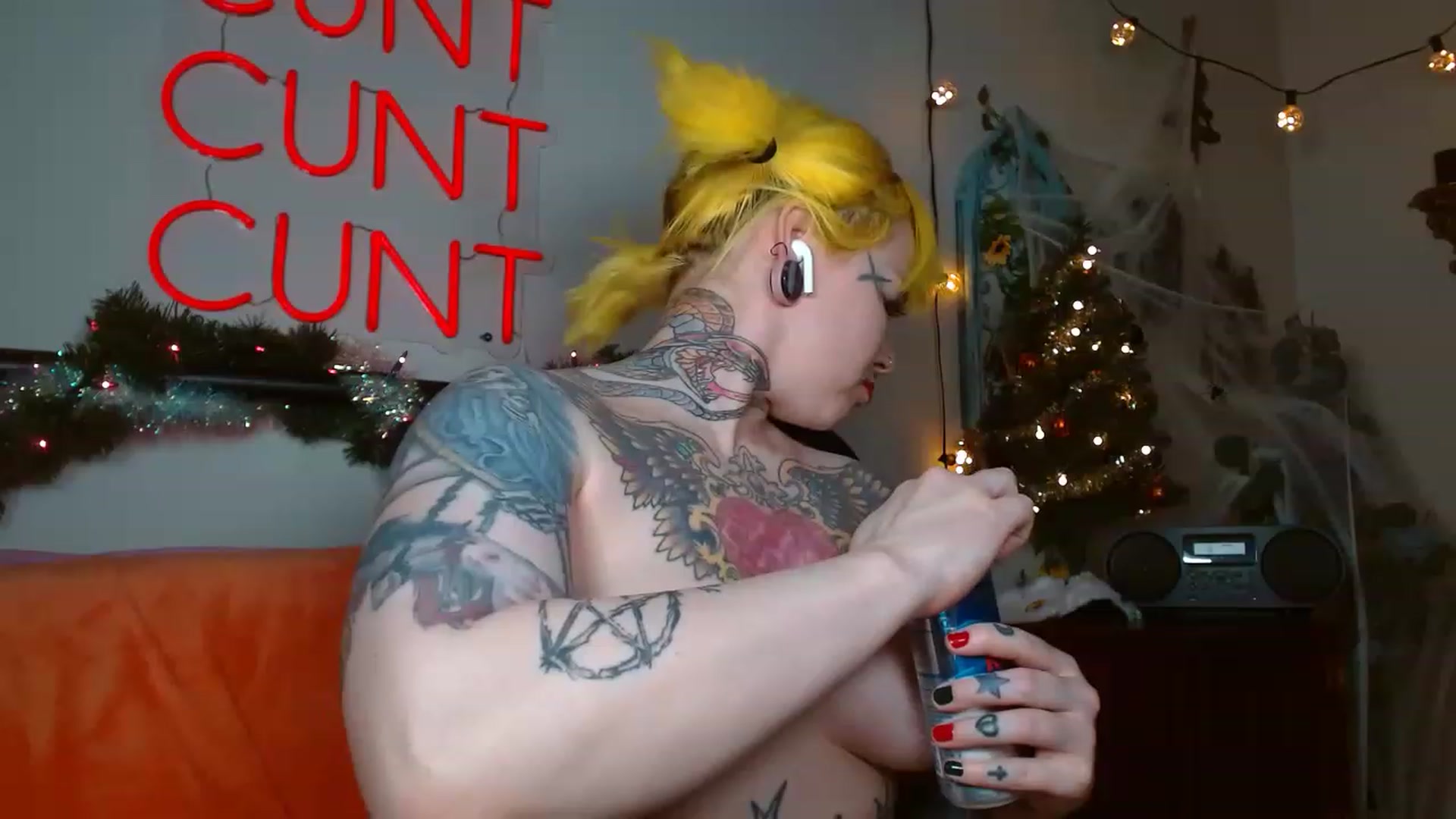 Gallery image thumbnail from NecroNicki's myfreecams stream on, 12/04/2022, 24:01 image 14 of 20