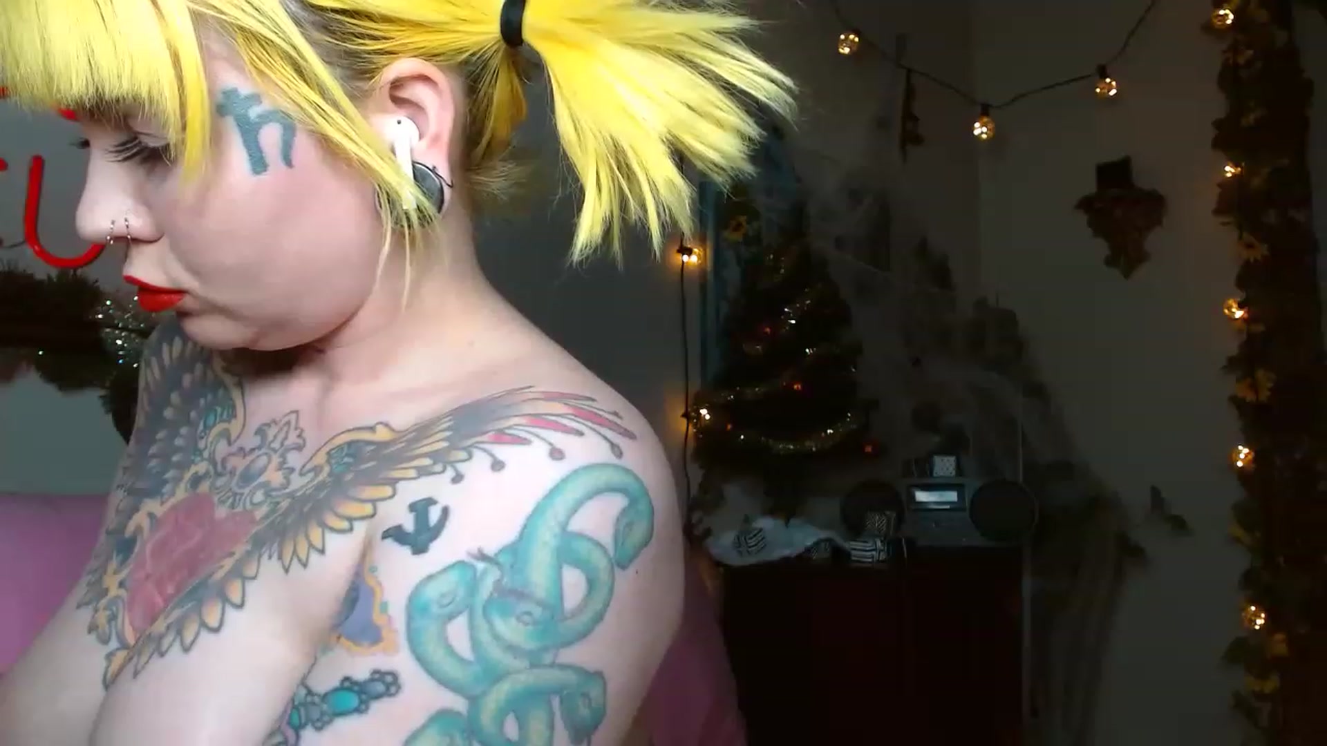 Gallery image thumbnail from NecroNicki's myfreecams stream on, 12/13/2022, 03:35 image 13 of 20