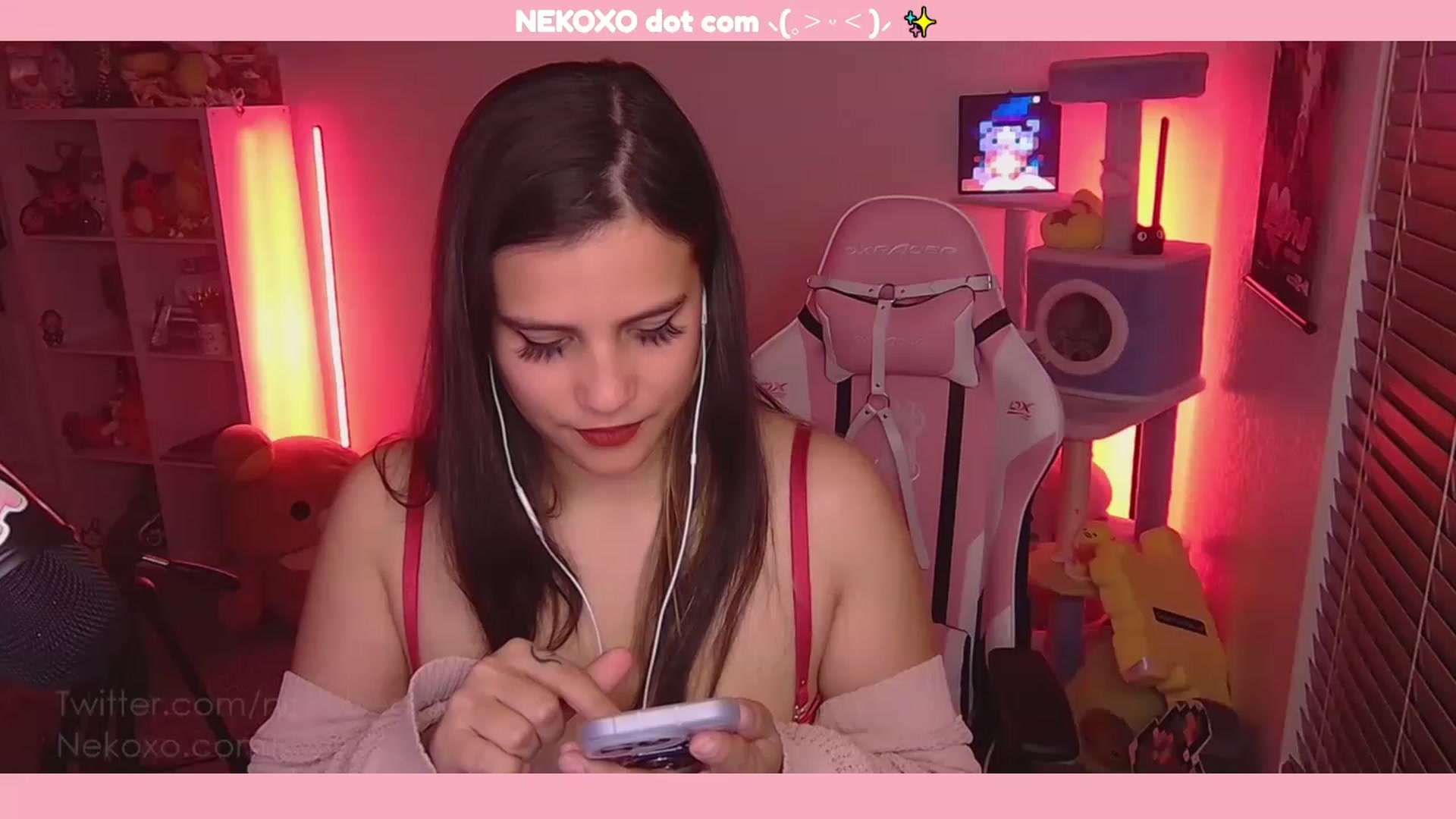Gallery image thumbnail from Nekobeanxo's myfreecams stream on, 11/17/2022, 04:34 image 13 of 20