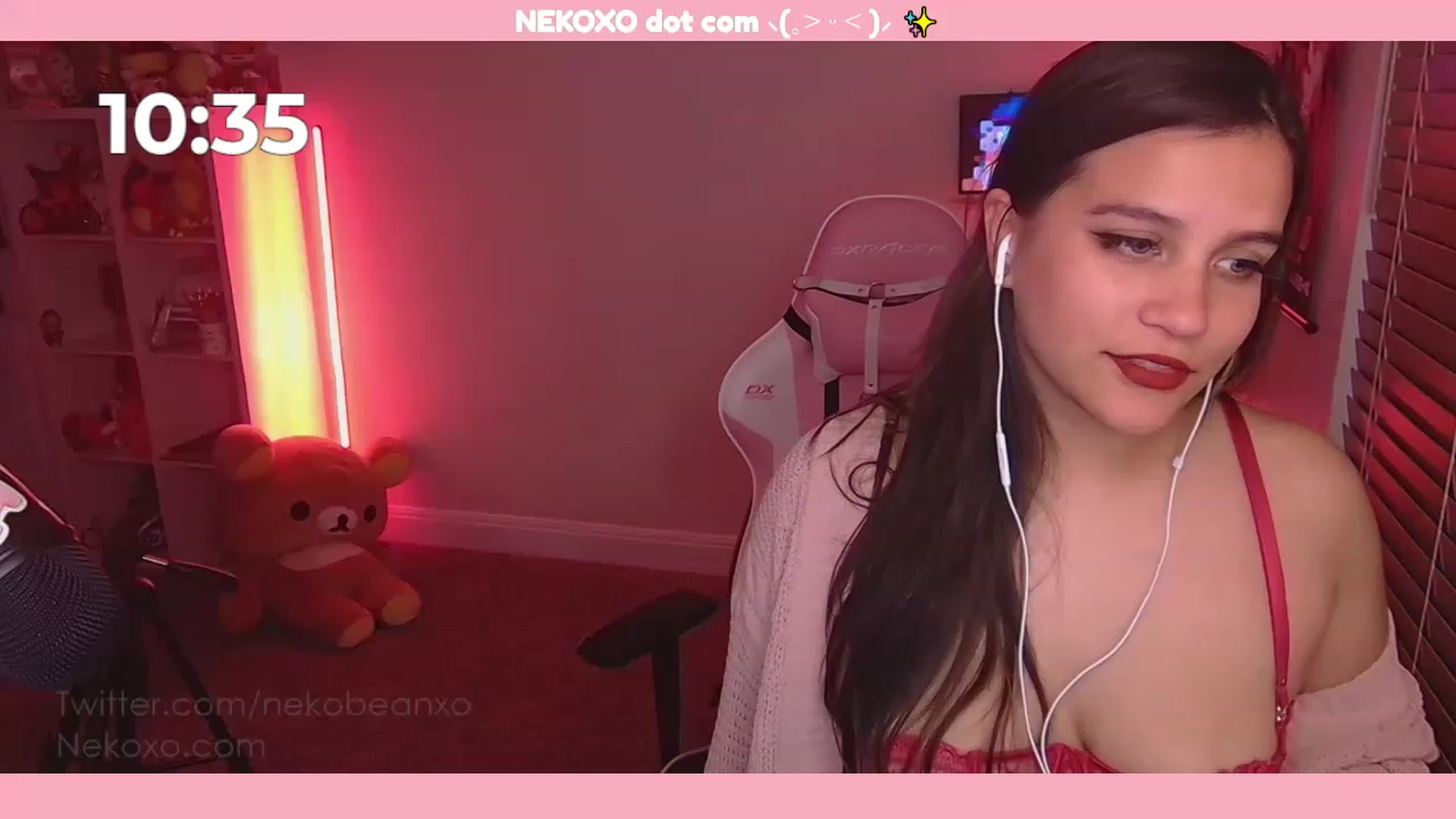 Gallery image thumbnail from Nekobeanxo's myfreecams stream on, 11/17/2022, 04:34 image 8 of 20