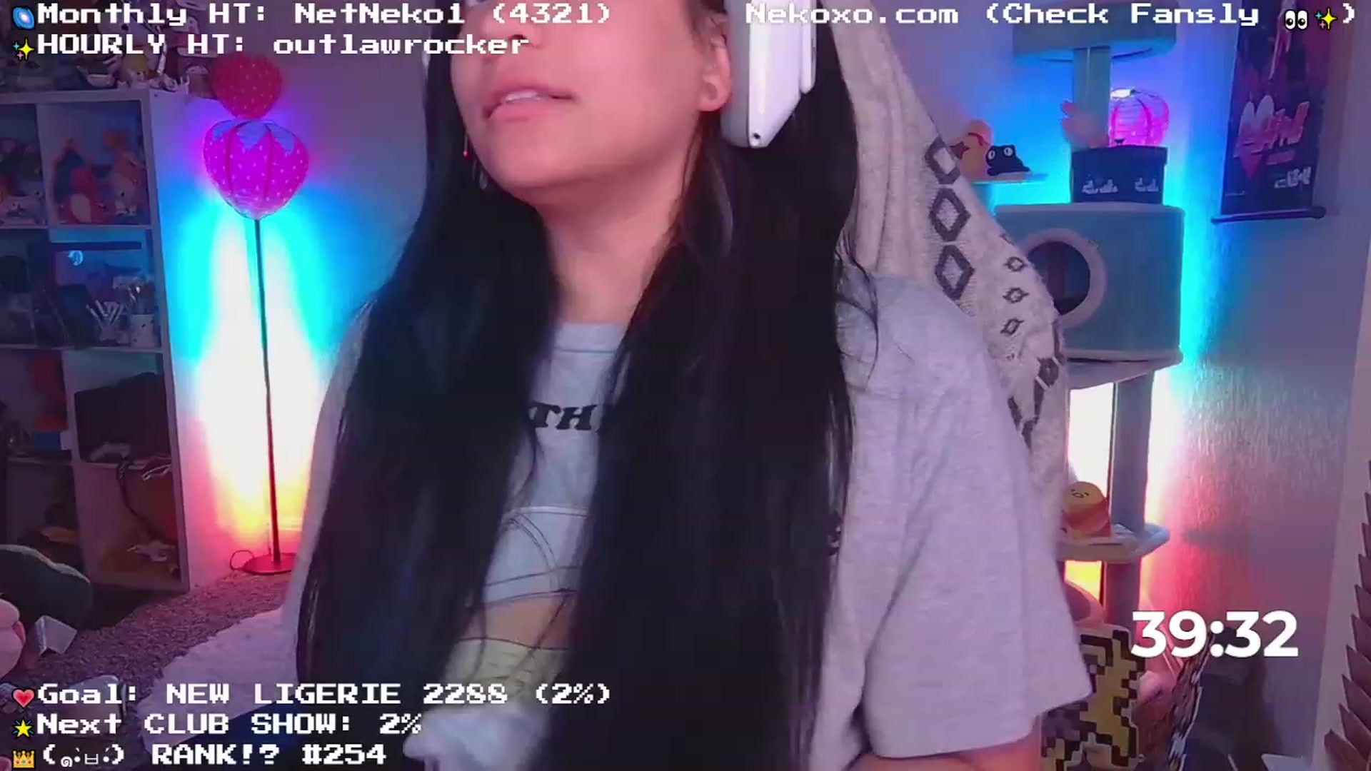 Gallery image thumbnail from Nekobeanxo's myfreecams stream on, 06/12/2023, 04:40 image 5 of 20