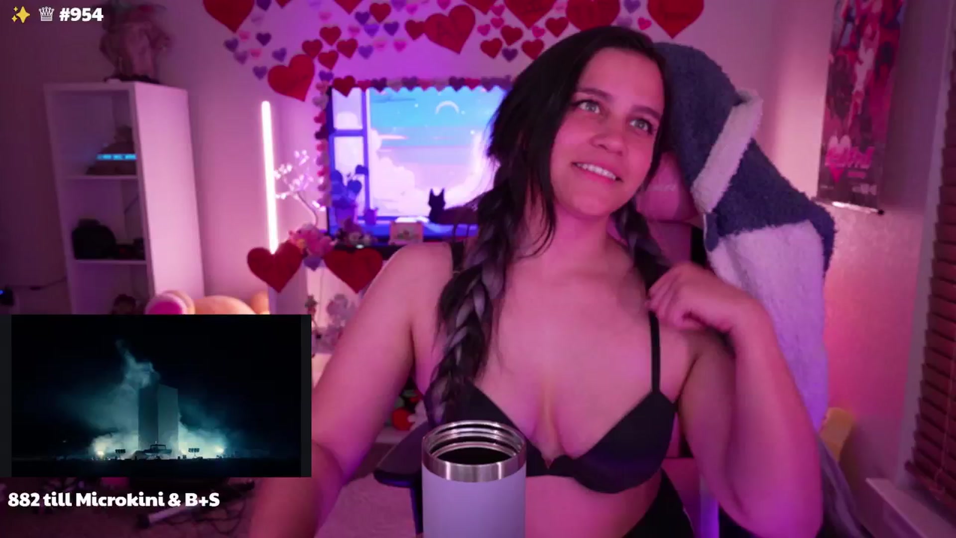Gallery image thumbnail from Nekobeanxo's myfreecams stream on, 04/19/2024, 06:06 image 5 of 20