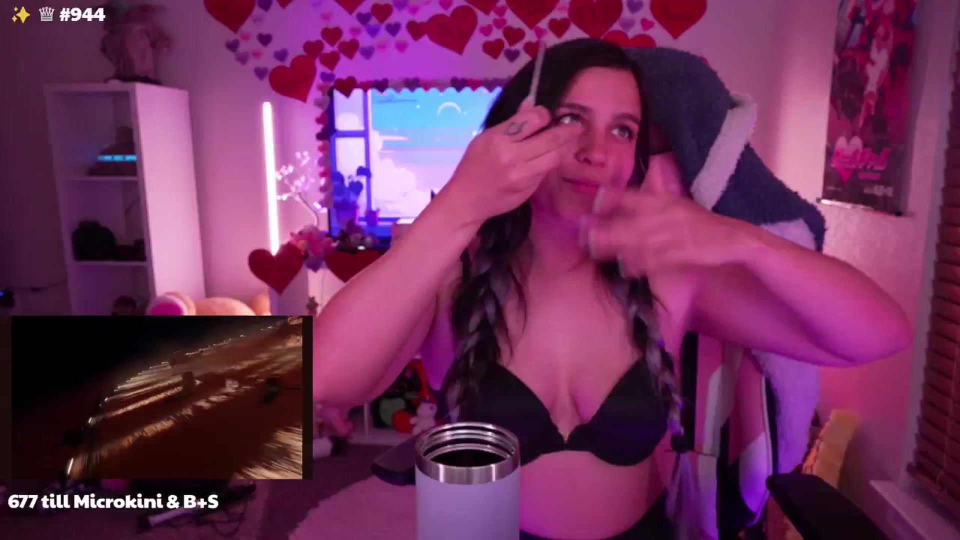 Gallery image thumbnail from Nekobeanxo's myfreecams stream on, 04/19/2024, 06:06 image 10 of 20