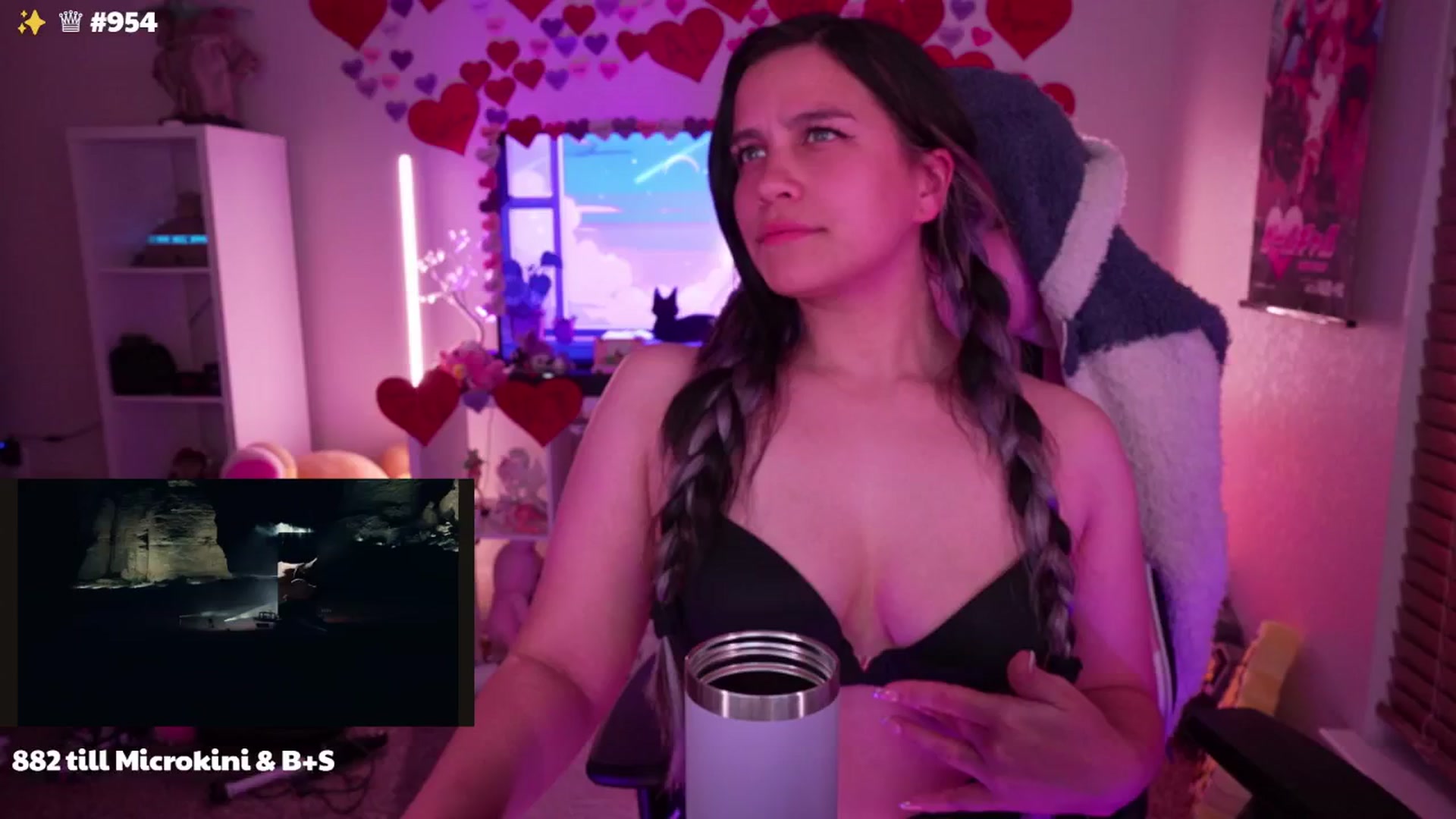 Gallery image thumbnail from Nekobeanxo's myfreecams stream on, 04/19/2024, 06:06 image 4 of 20