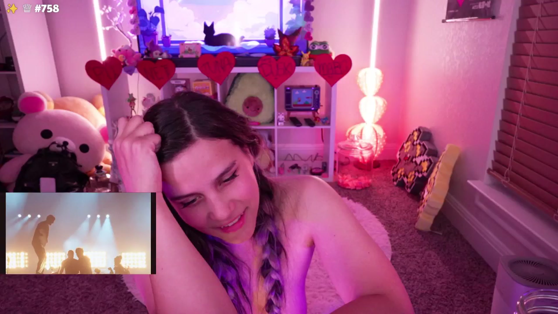 Gallery image thumbnail from Nekobeanxo's myfreecams stream on, 04/19/2024, 08:58 image 19 of 20