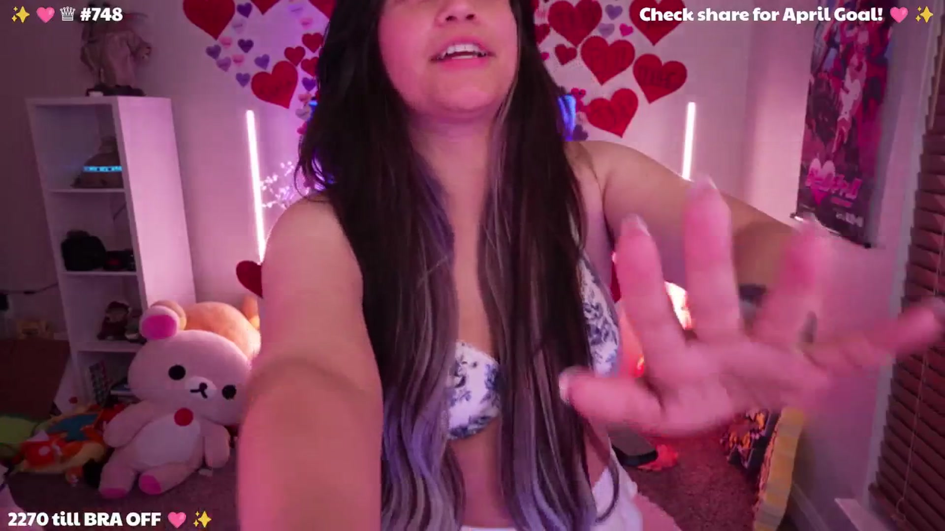 Gallery image thumbnail from Nekobeanxo's myfreecams stream on, 04/23/2024, 08:11 image 12 of 20