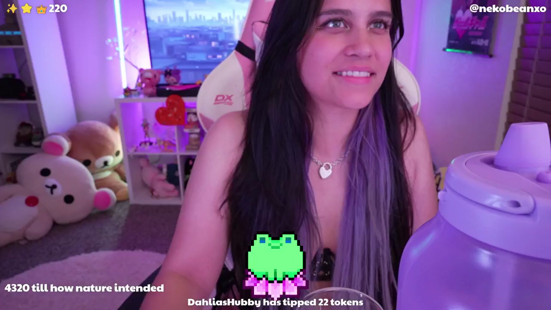 Gallery image thumbnail from Nekobeanxo's myfreecams stream on, 06/01/2024, 07:43 image 18 of 20