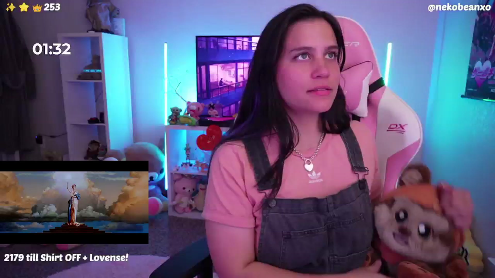 Gallery image thumbnail from Nekobeanxo's myfreecams stream on, 06/25/2024, 05:22 image 6 of 20