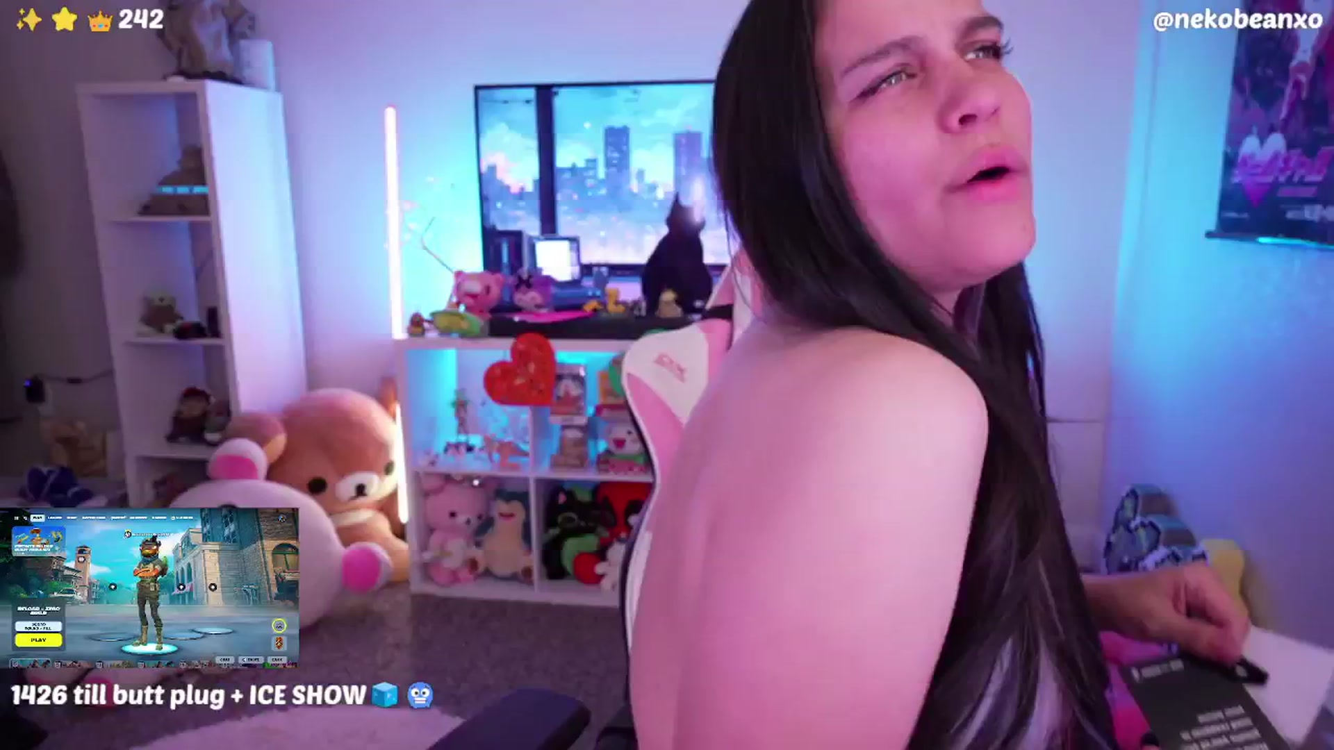 Gallery image thumbnail from Nekobeanxo's myfreecams stream on, 06/26/2024, 08:14 image 15 of 20